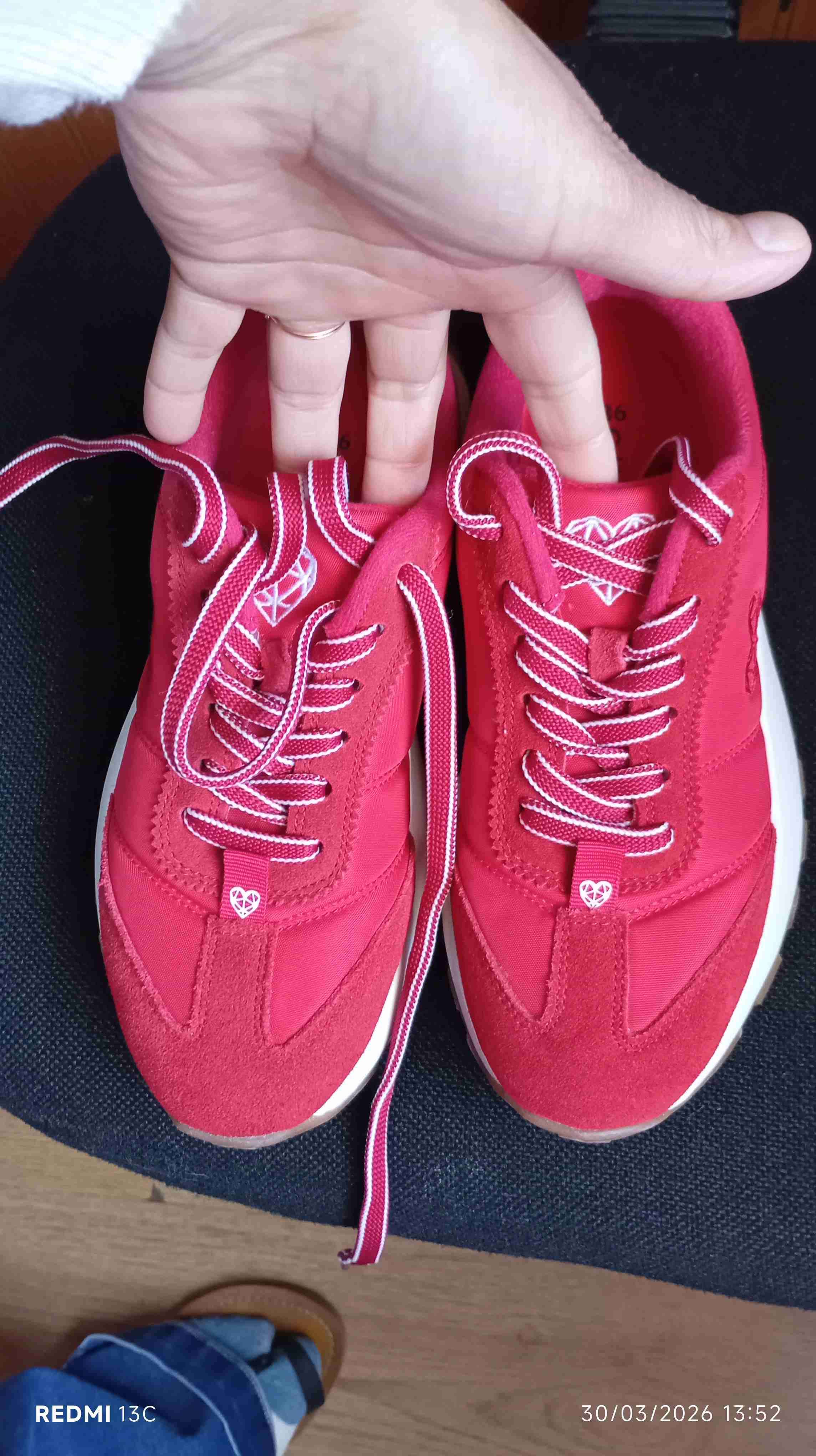 Zapatillas deportivas rojas - miniatura 2