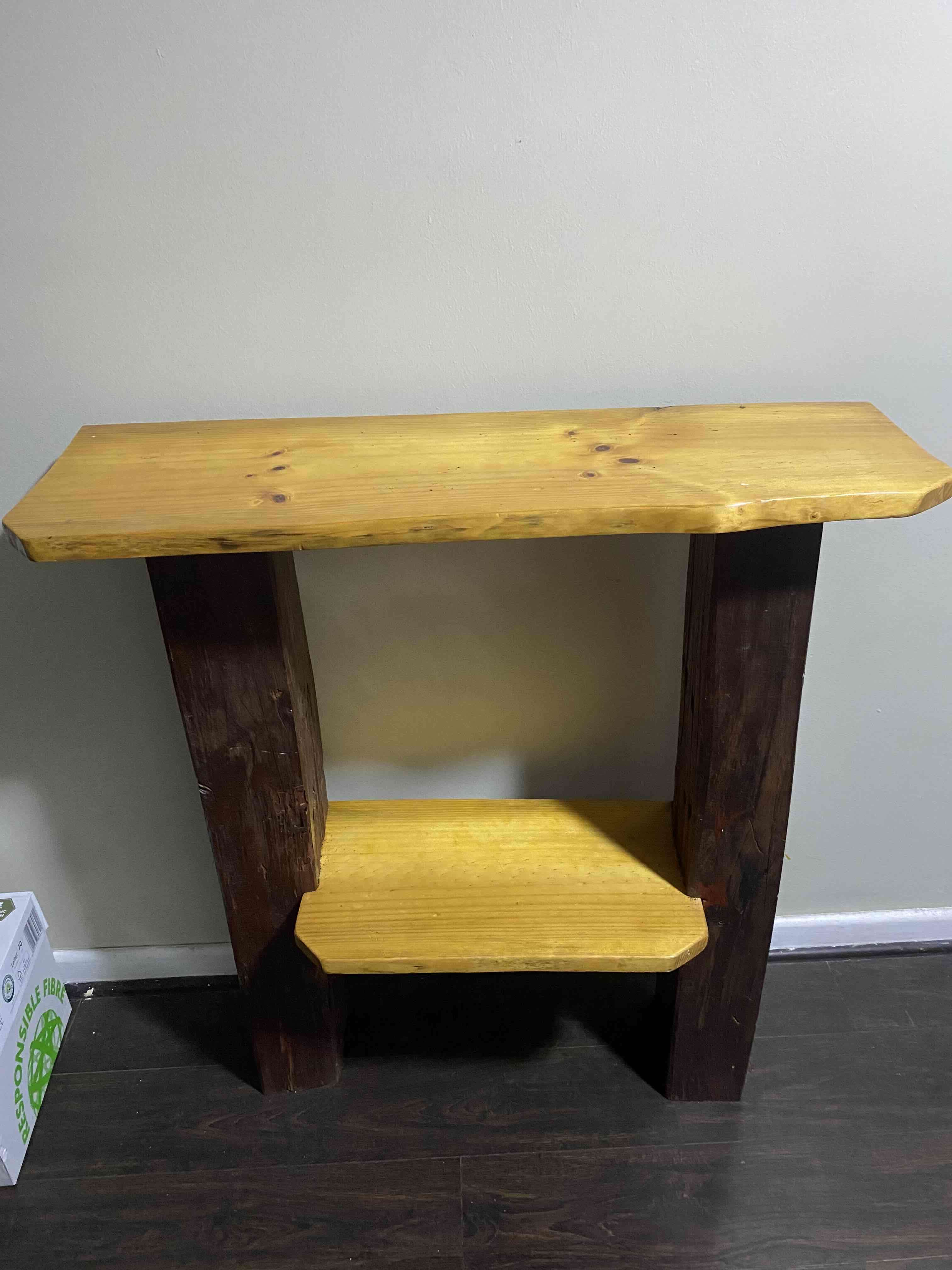 Mesa de madera rústica