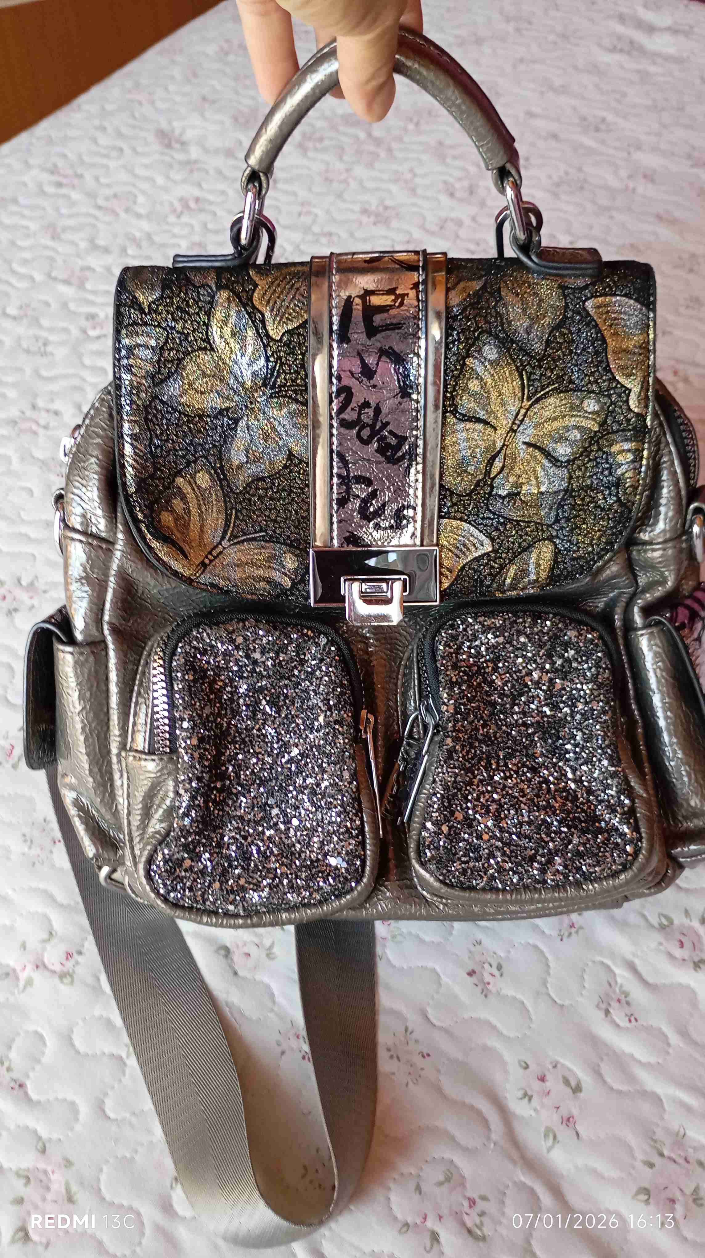 Cartera con diseño de mariposas