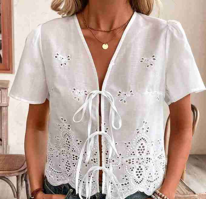 Blusa blanca de encaje floral - miniatura 2