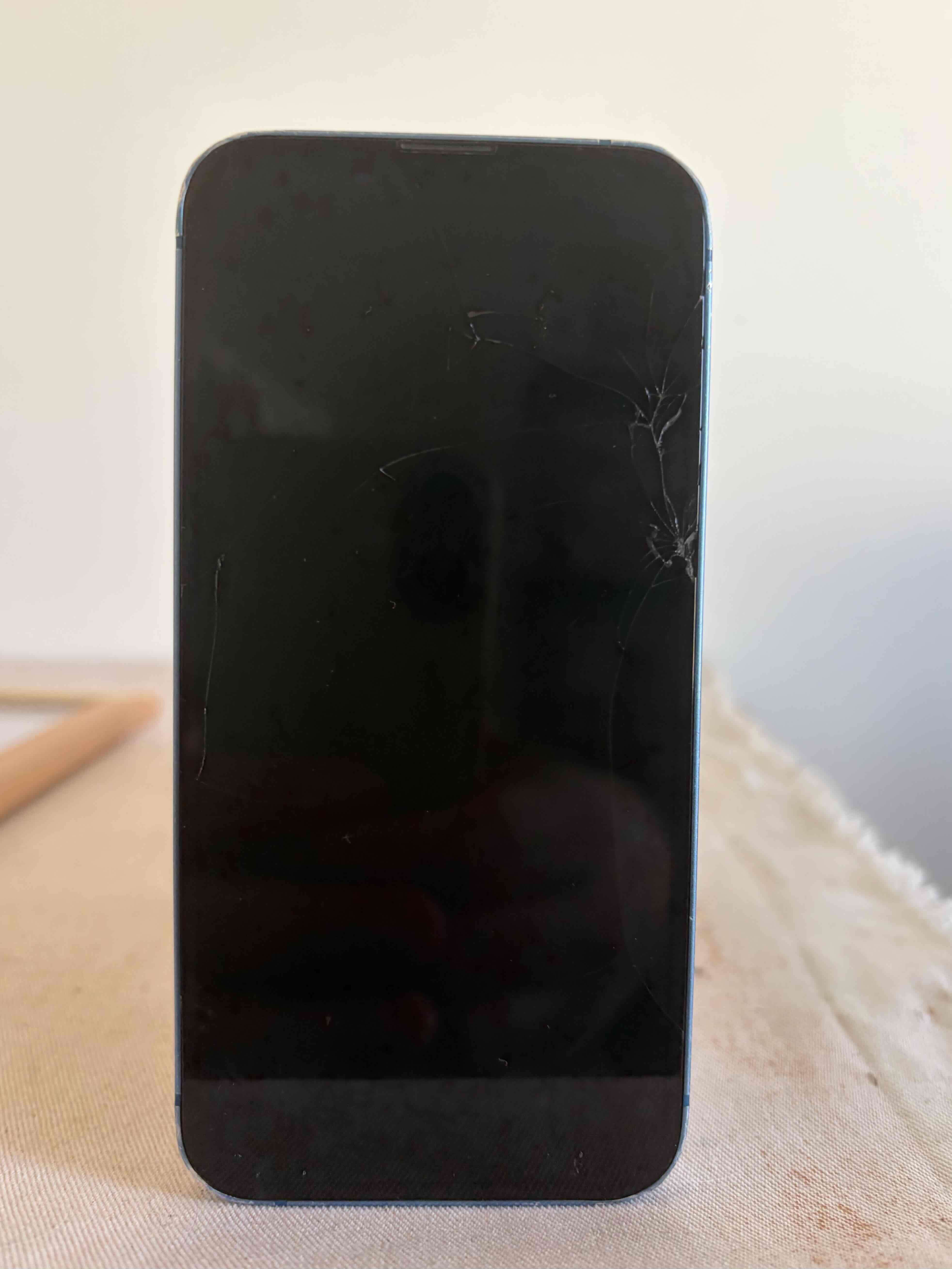 iPhone 13 mini 128gb Pantalla Trizada - miniatura 3