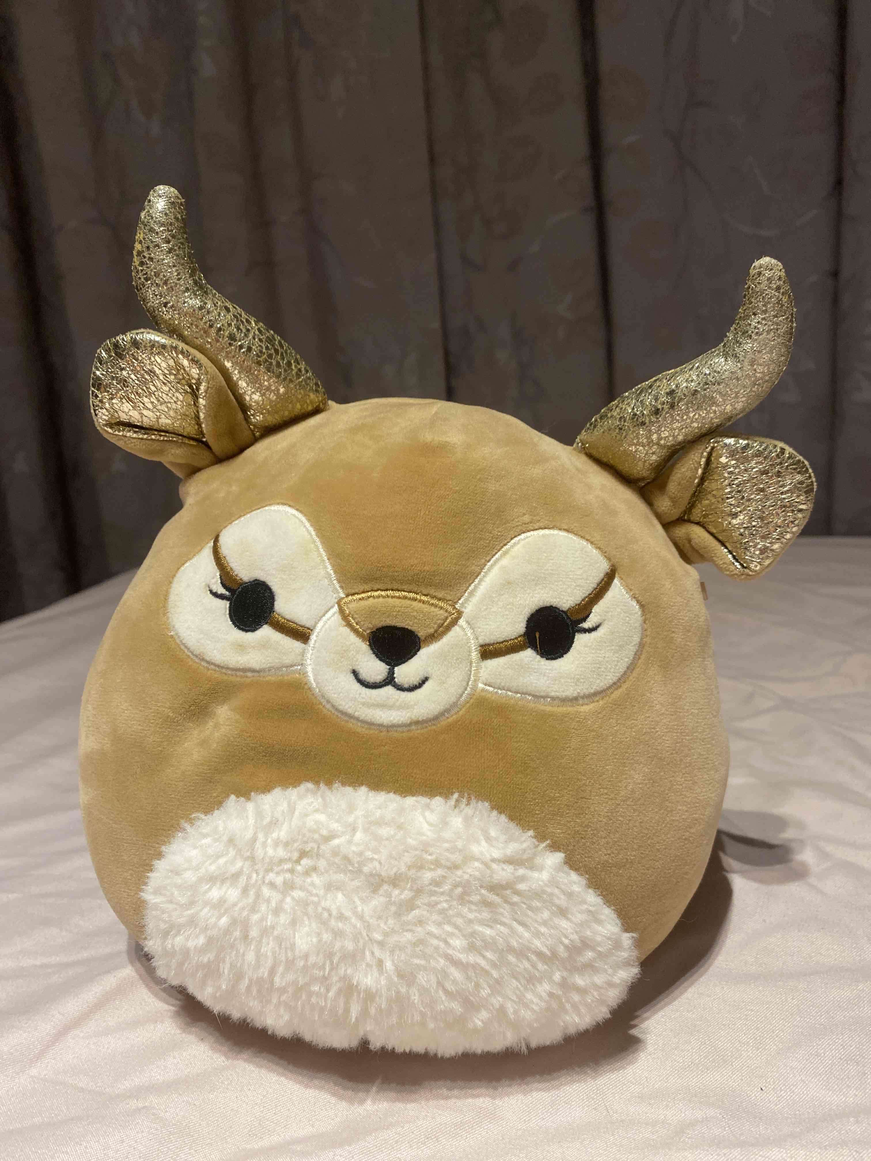 Cojín de peluche ciervo dorado