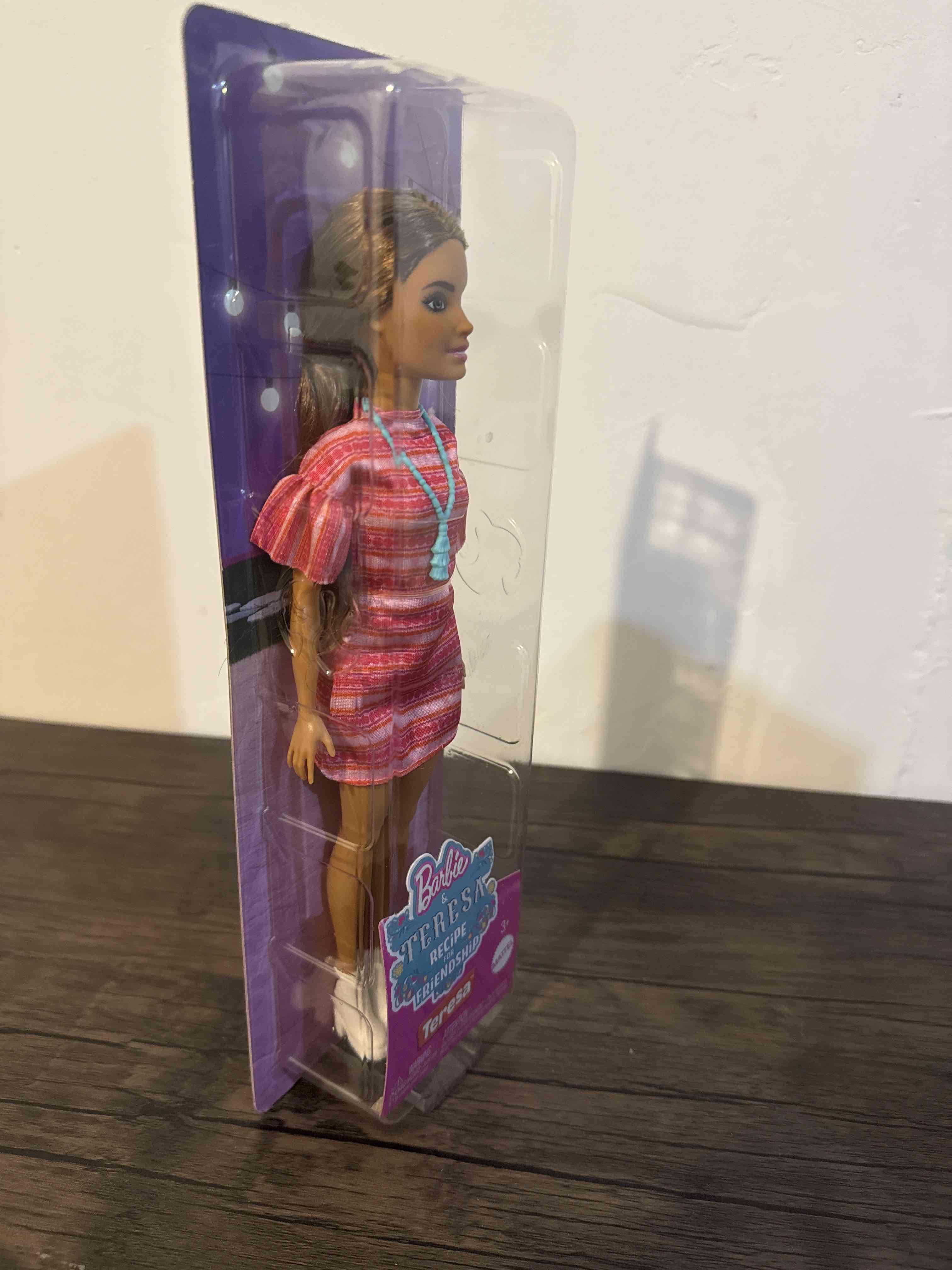 Muñeca Barbie Teresa en caja - 3