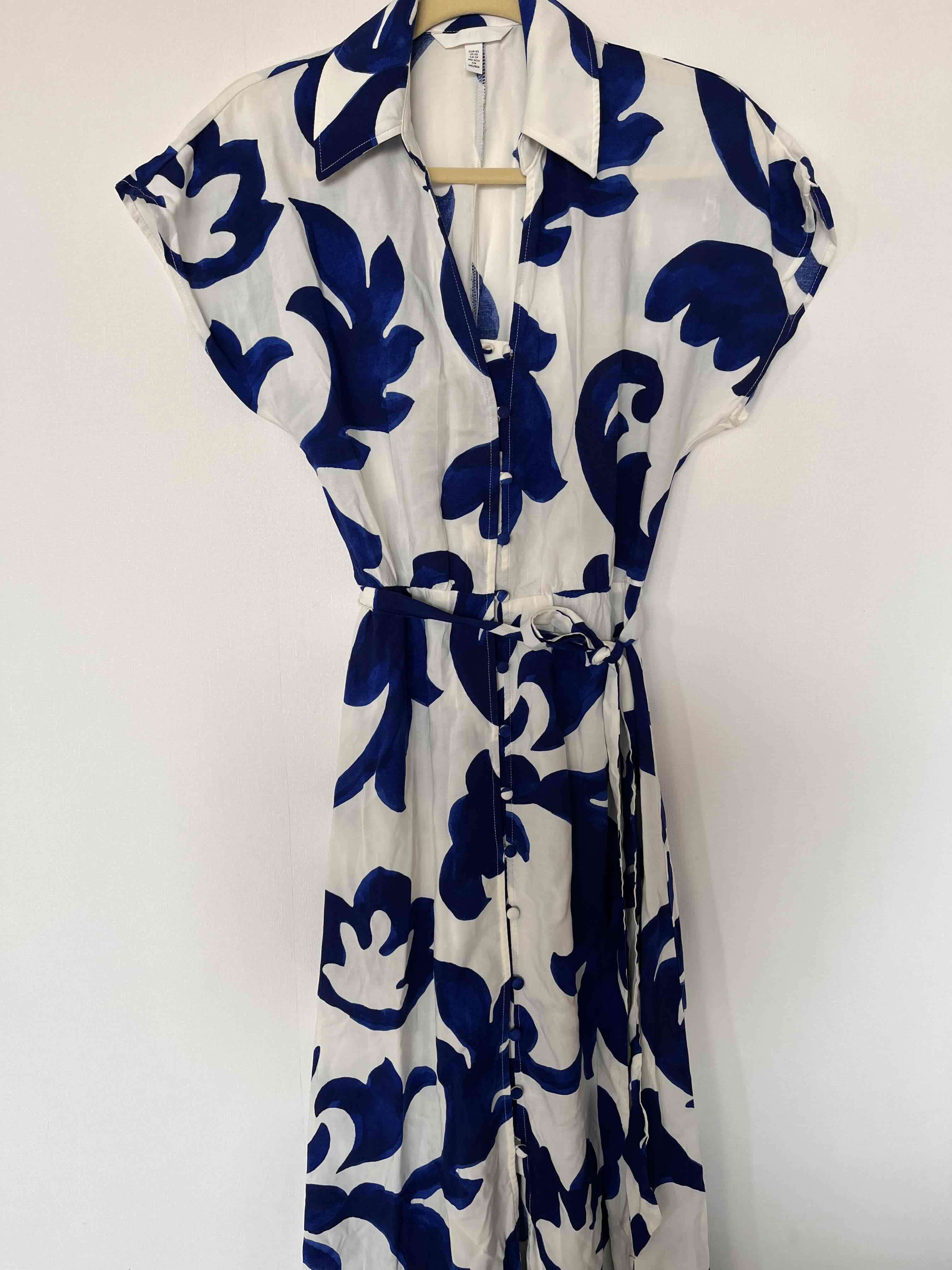 Vestido blanco con estampado azul - miniatura 2