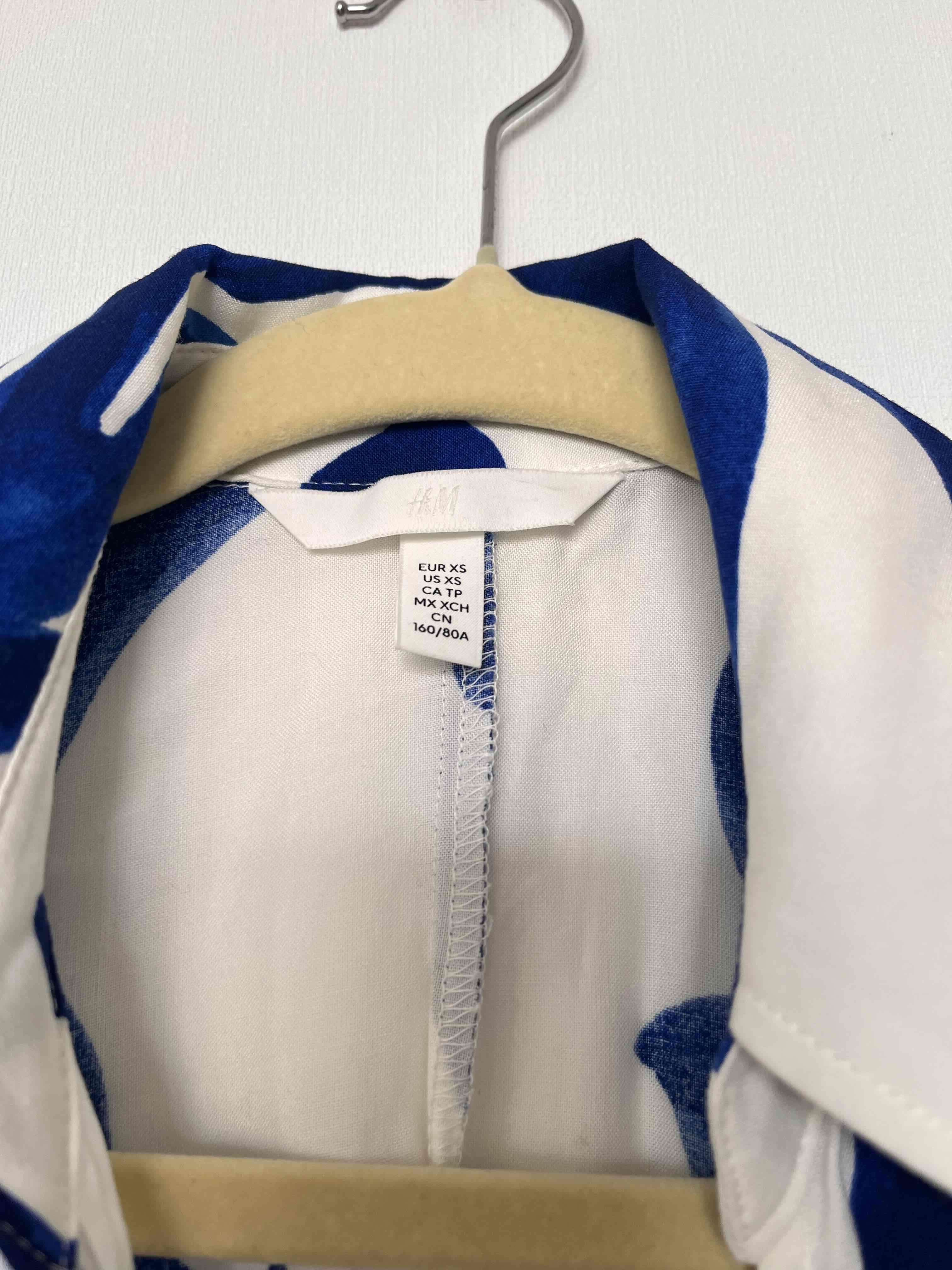 Vestido blanco con estampado azul - miniatura 4