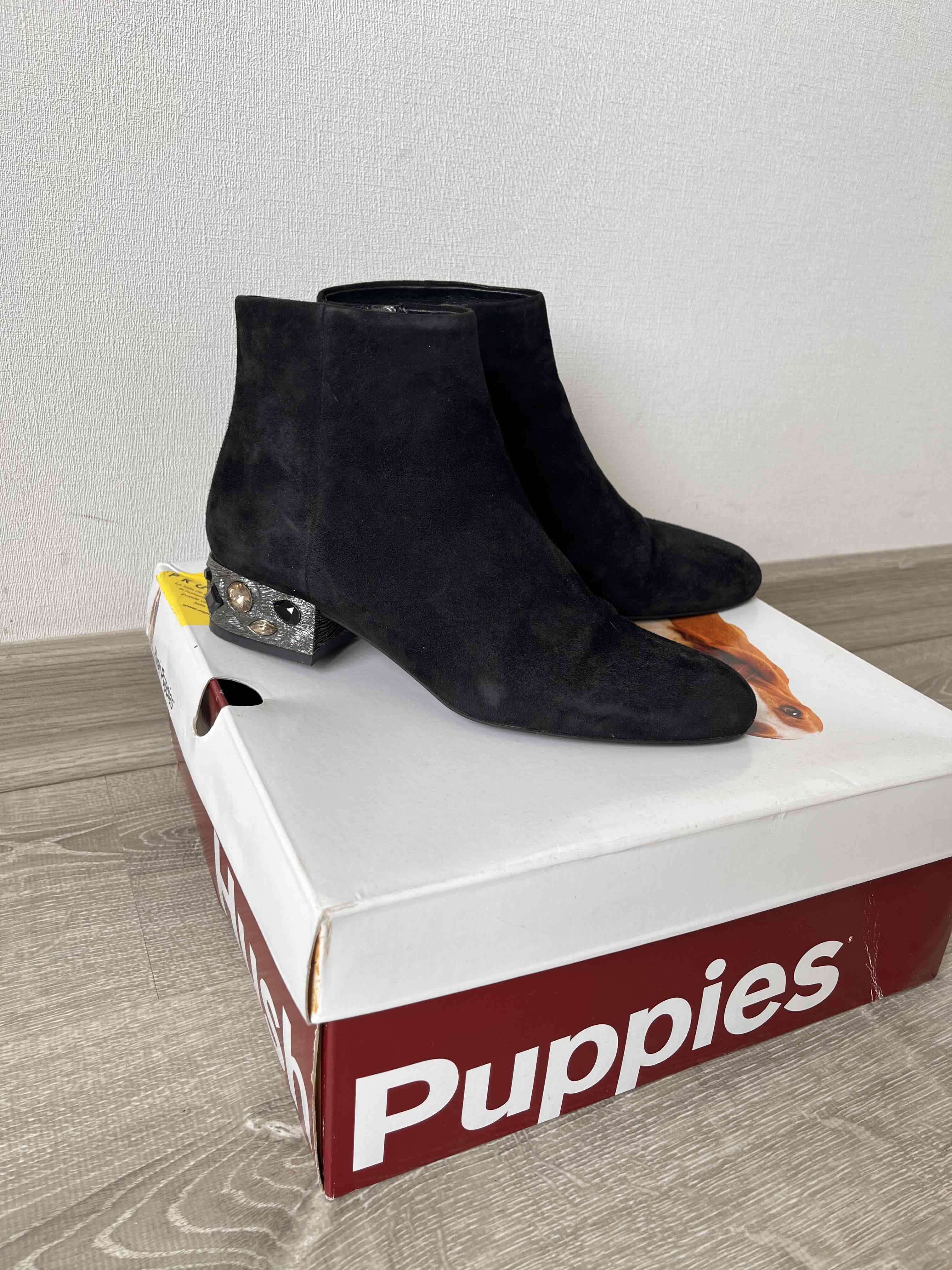 Botines negros con tacón pedrería hush puppies