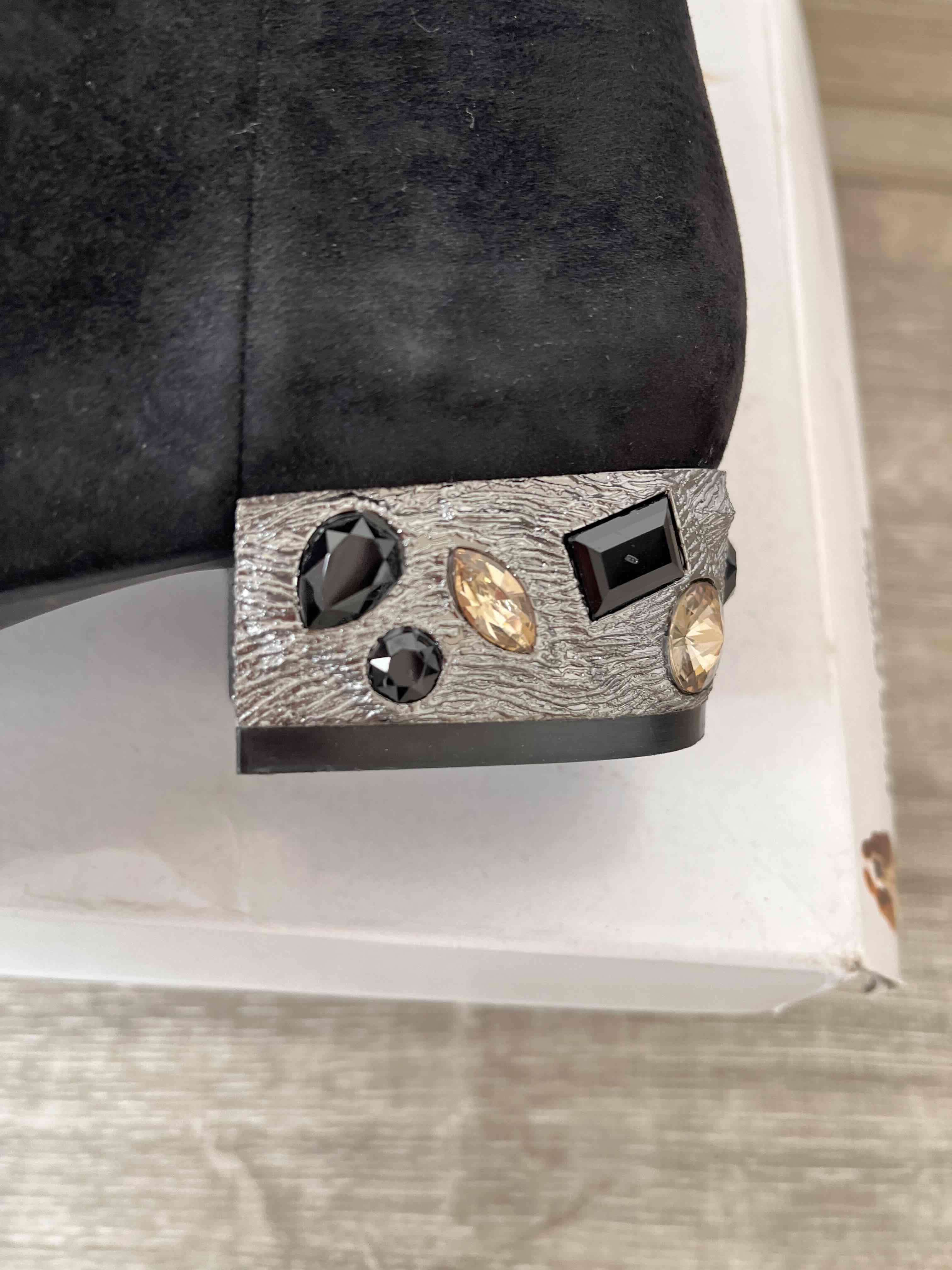 Botines negros con tacón pedrería hush puppies - miniatura 3