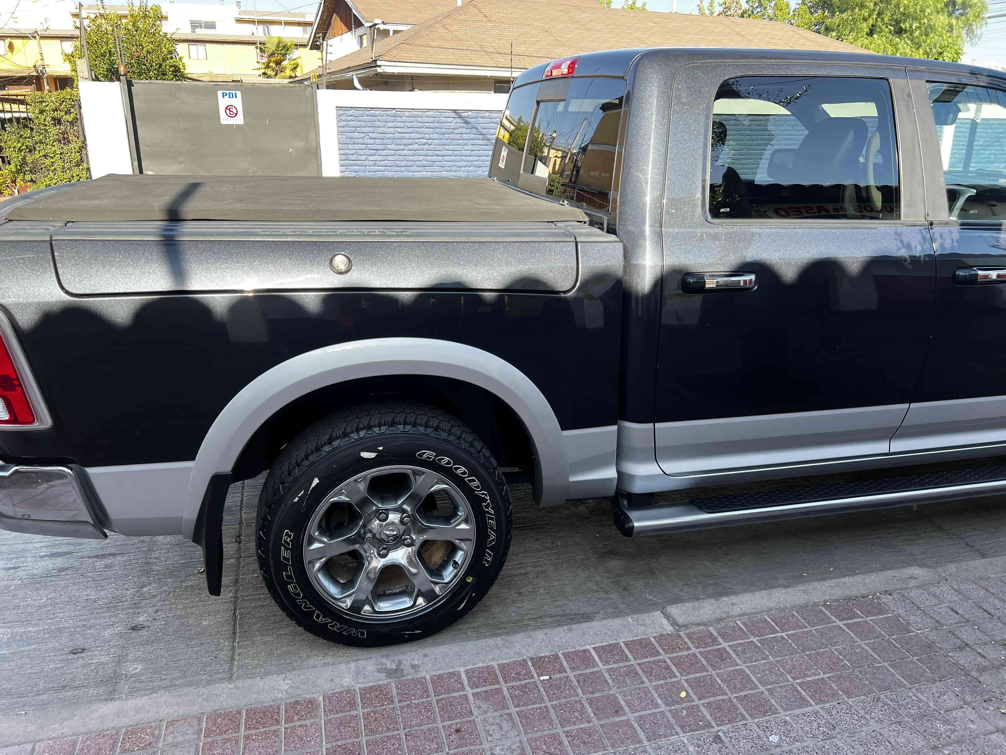 RAM 1500 laramie 2016 5.7 - miniatura 2