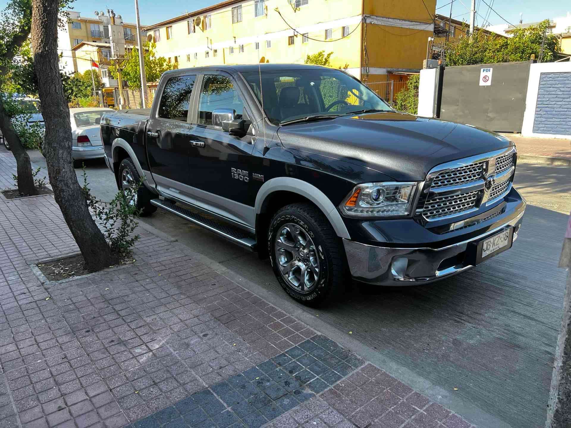 RAM 1500 laramie 2016 5.7 - miniatura 3