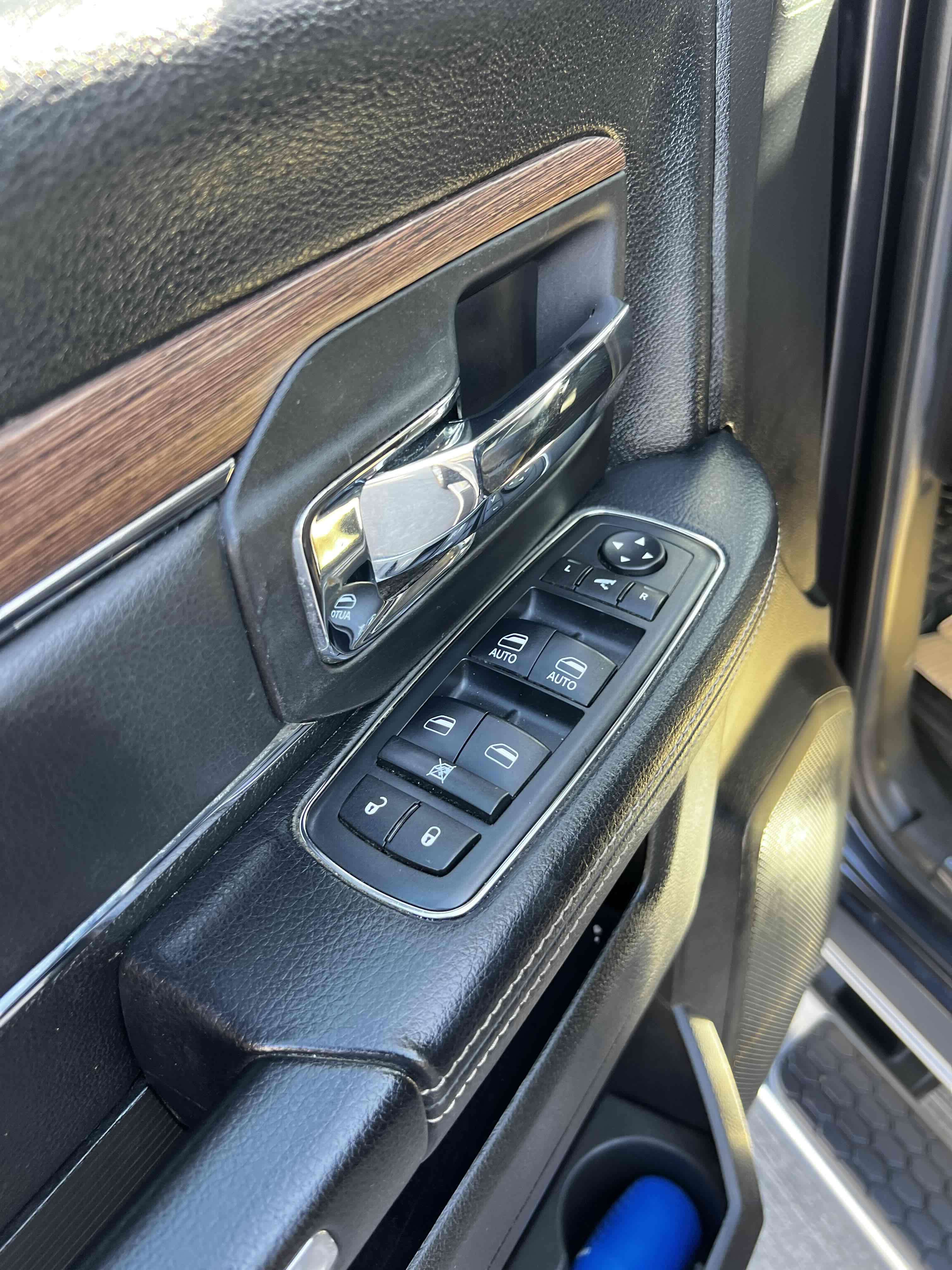 RAM 1500 laramie 2016 5.7 - miniatura 4