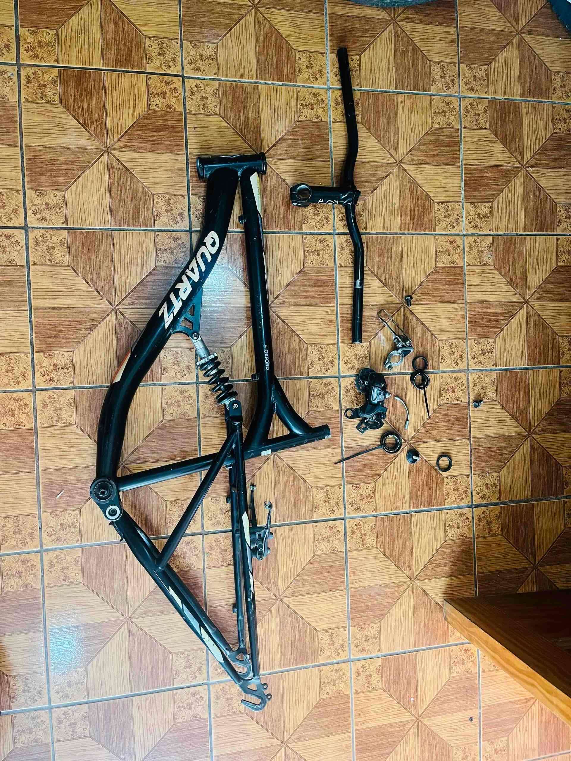 Cuadro y piezas de bicicleta Quarzt