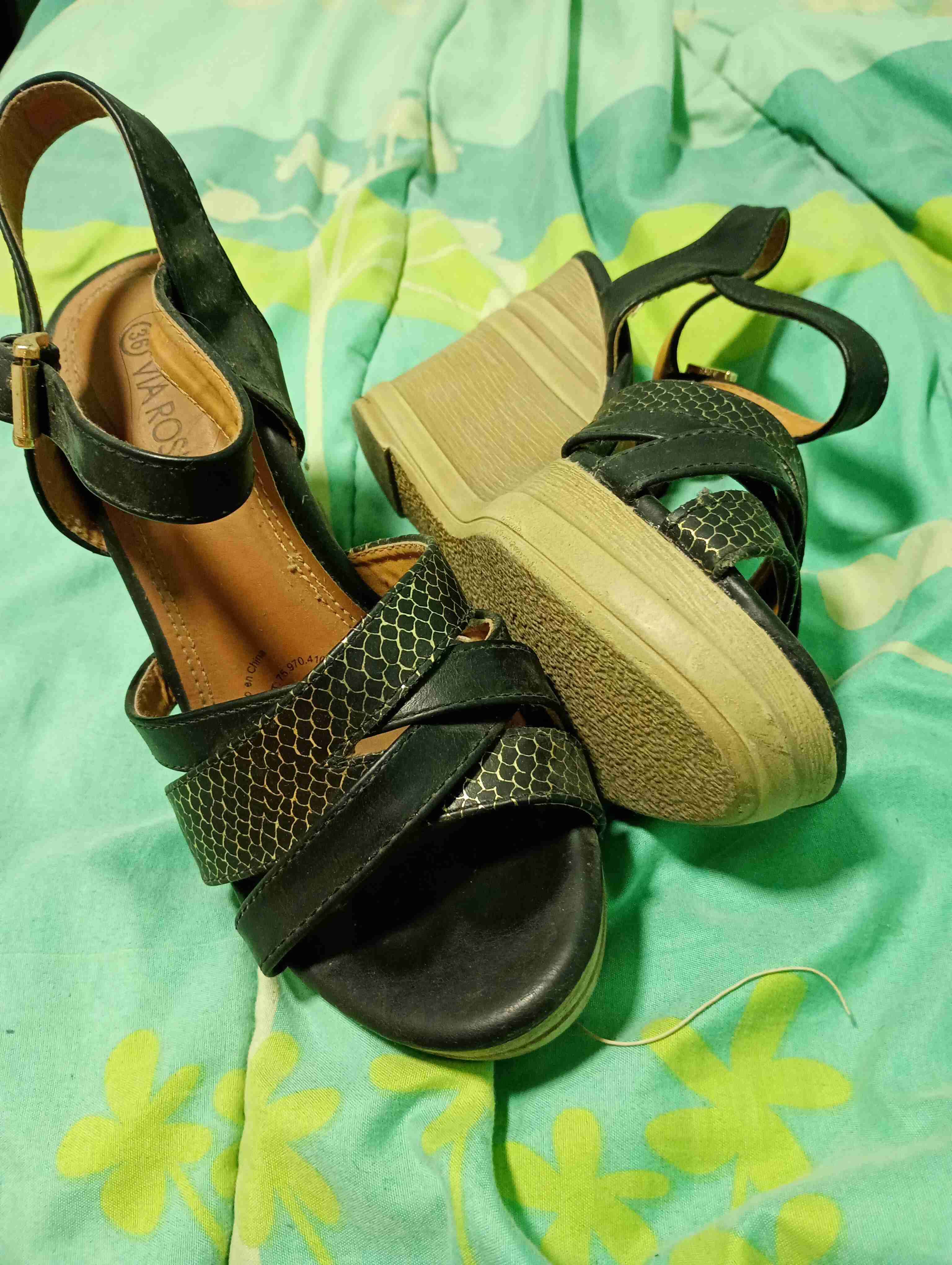 Sandalias negras con plataforma - miniatura 2