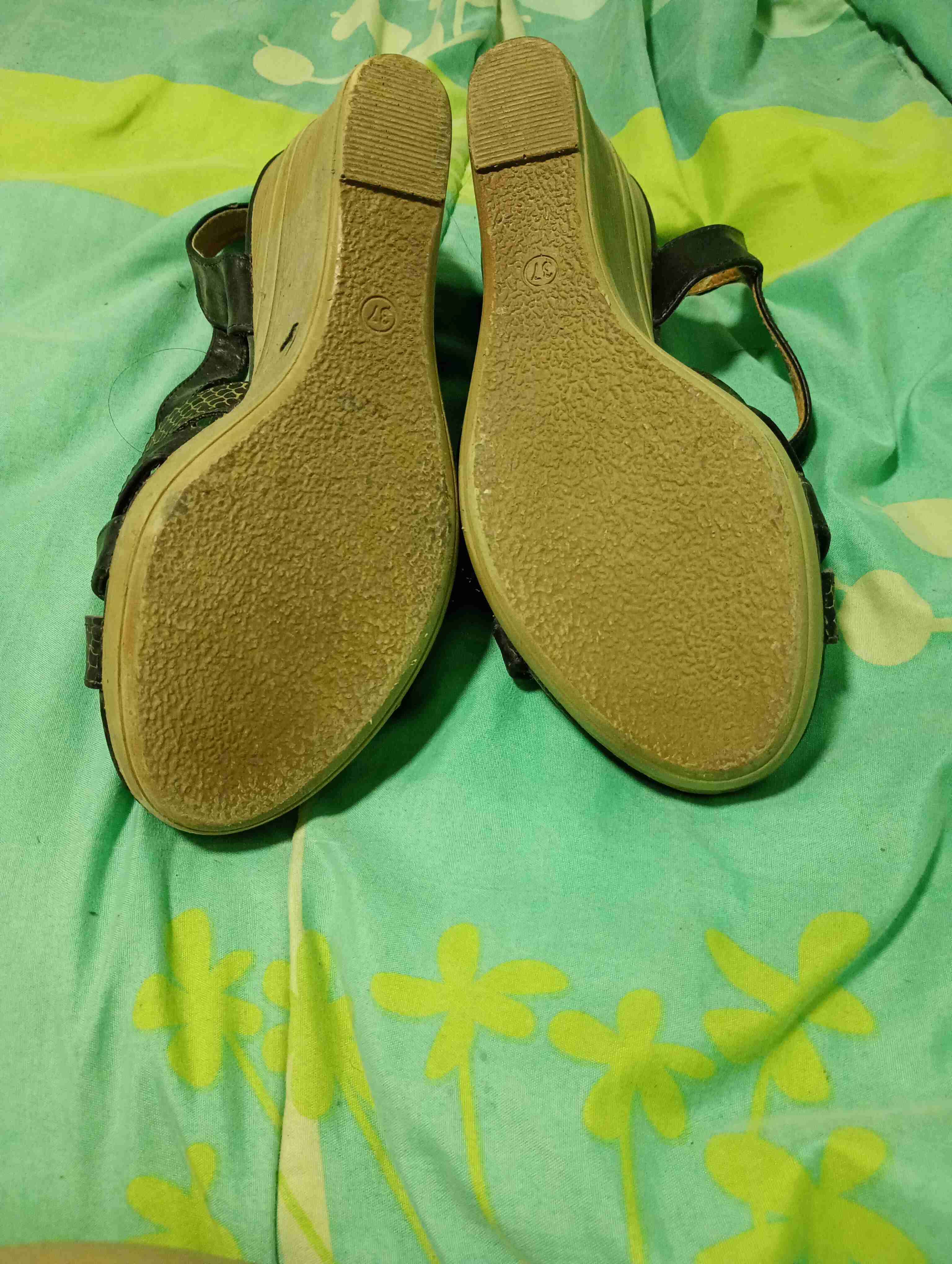 Sandalias negras con plataforma - miniatura 3