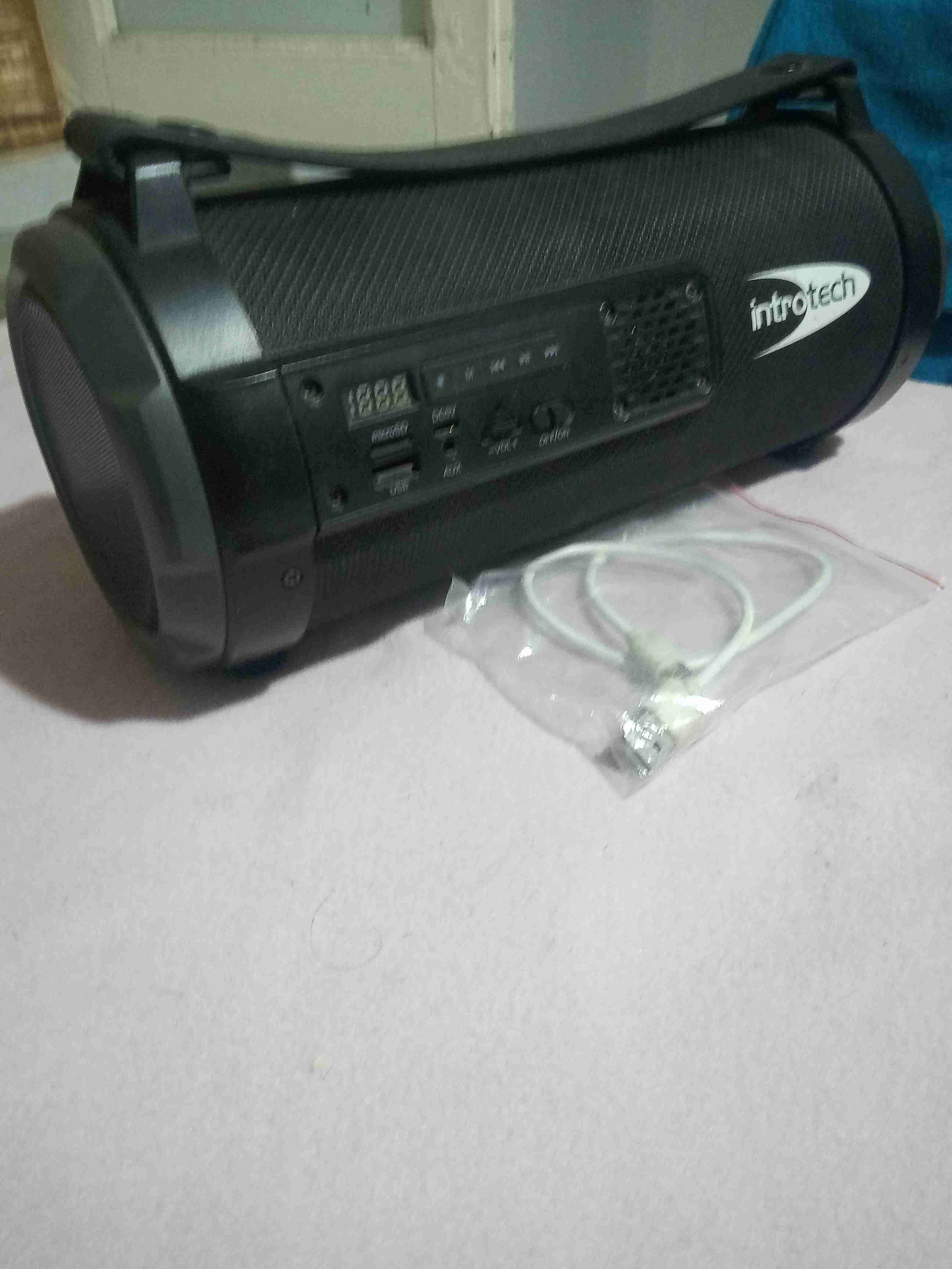 Parlante portátil Introtech negro - miniatura 3