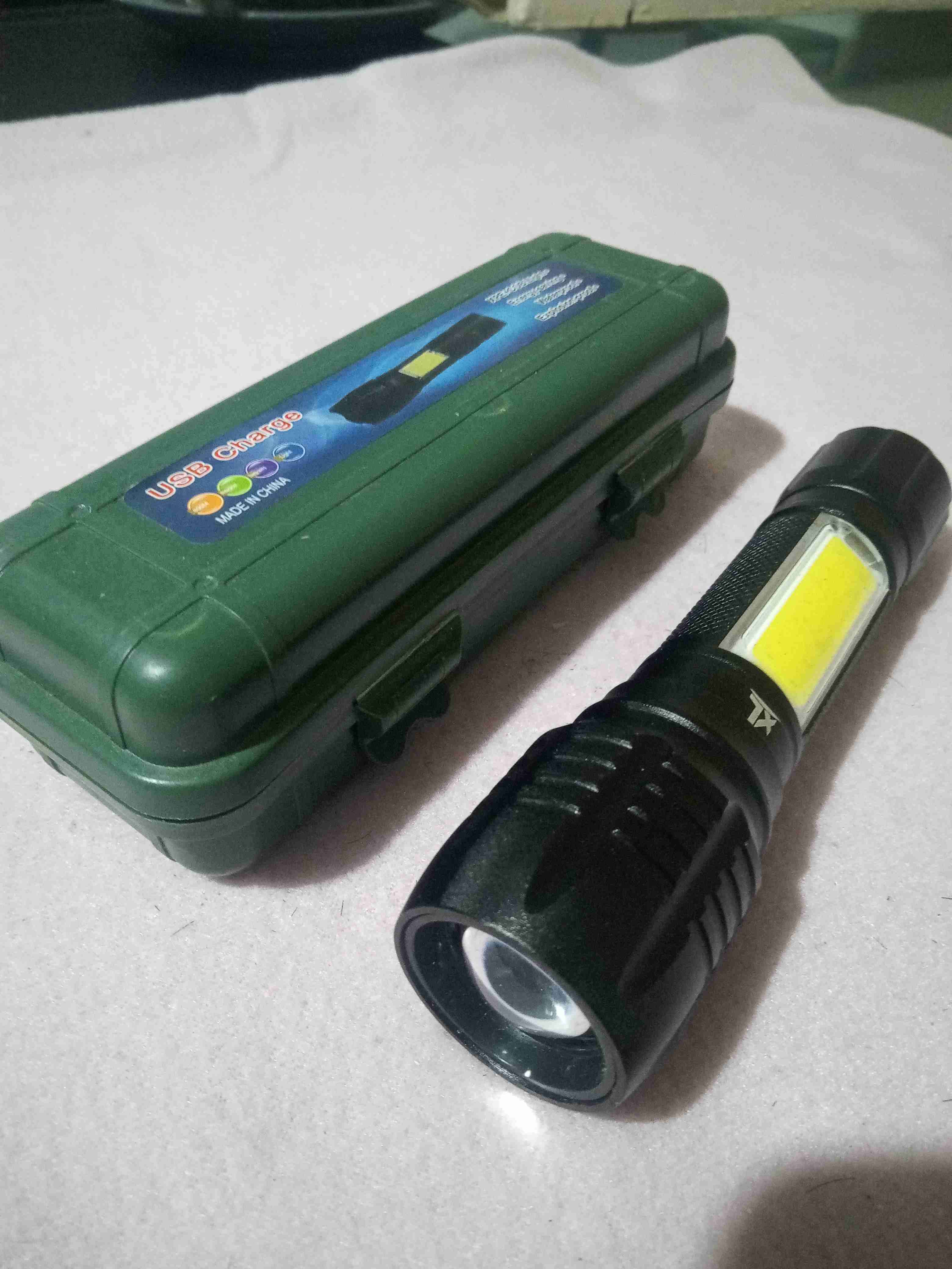 Linterna recargable con estuche