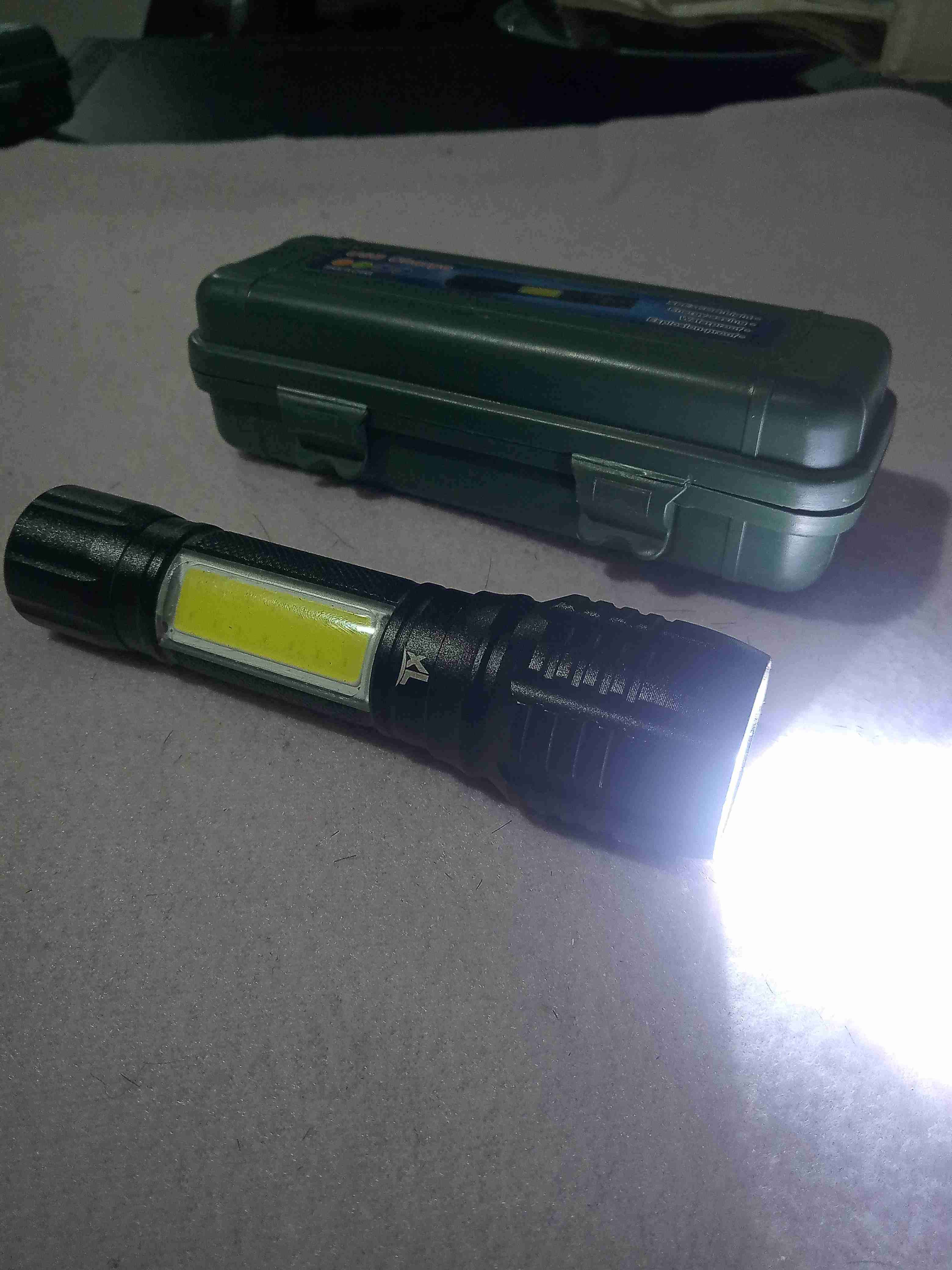 Linterna recargable con estuche - miniatura 3