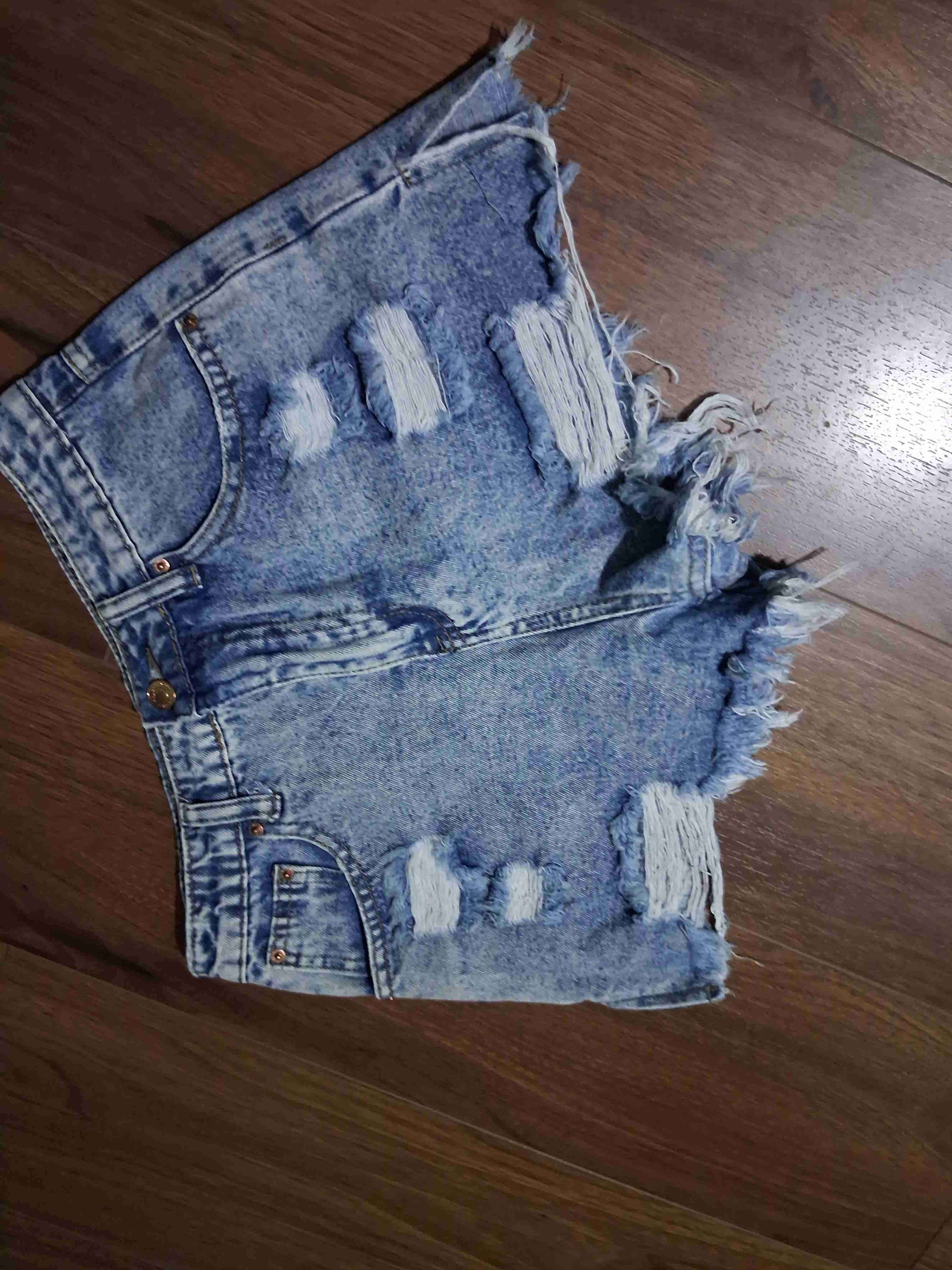 Shorts de mezclilla gastados - 4