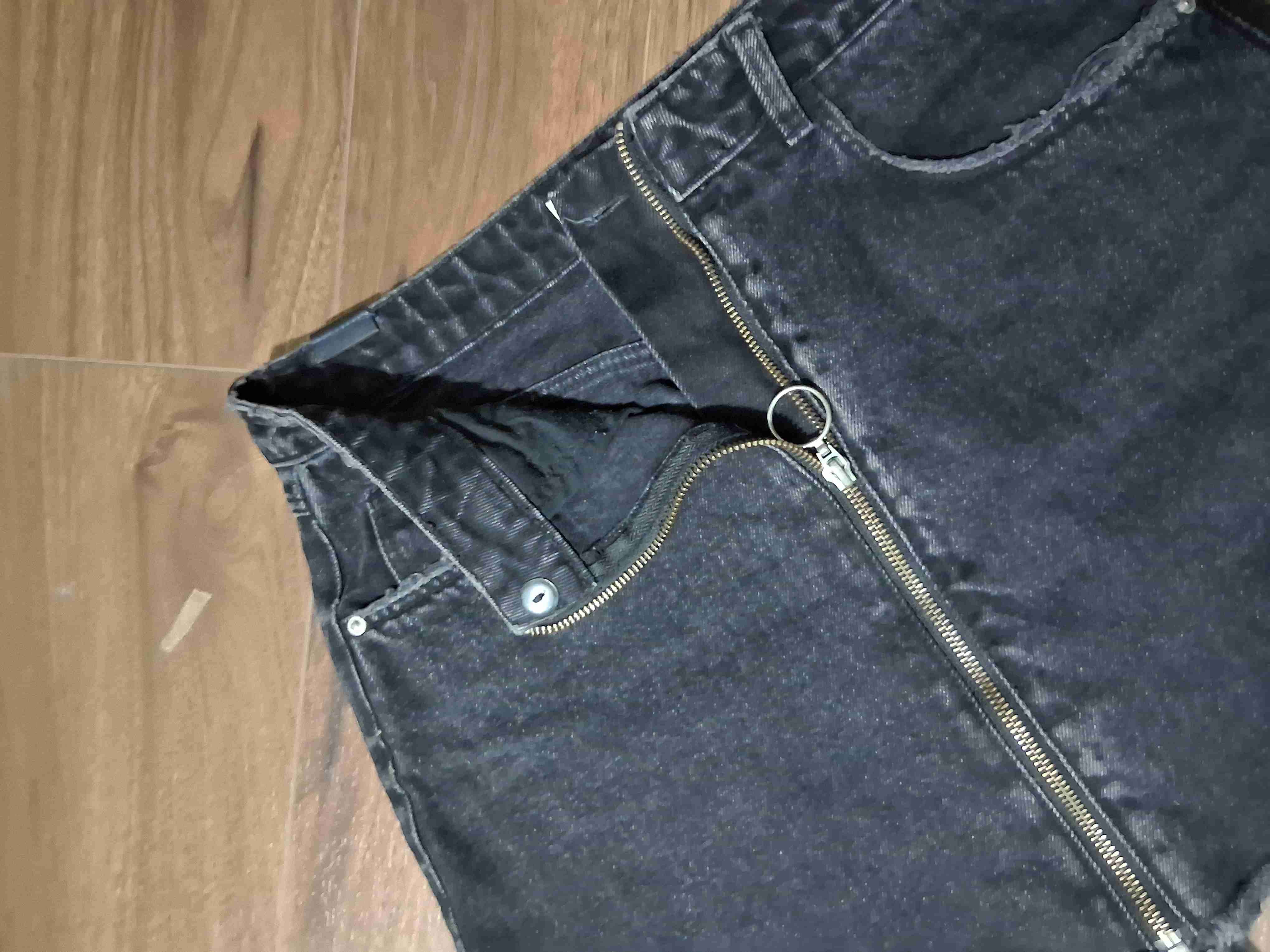 Falda de mezclilla oscura con cierre