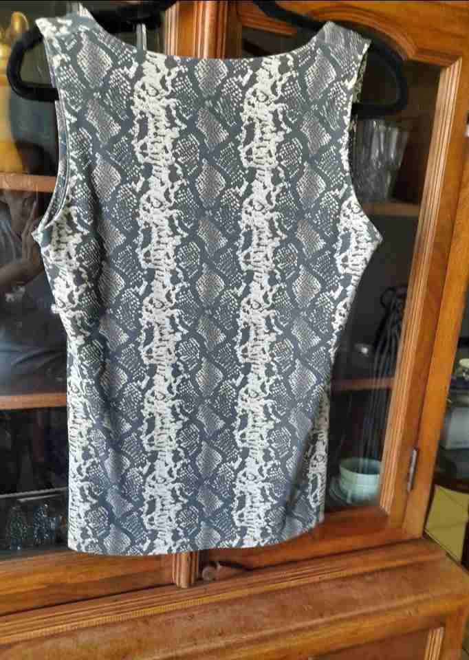 Polera sin mangas estampado animal print - miniatura 2