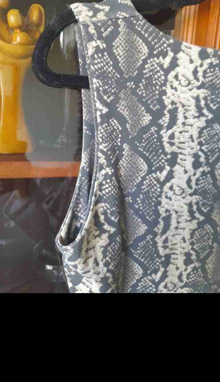 Polera sin mangas estampado animal print - miniatura 3