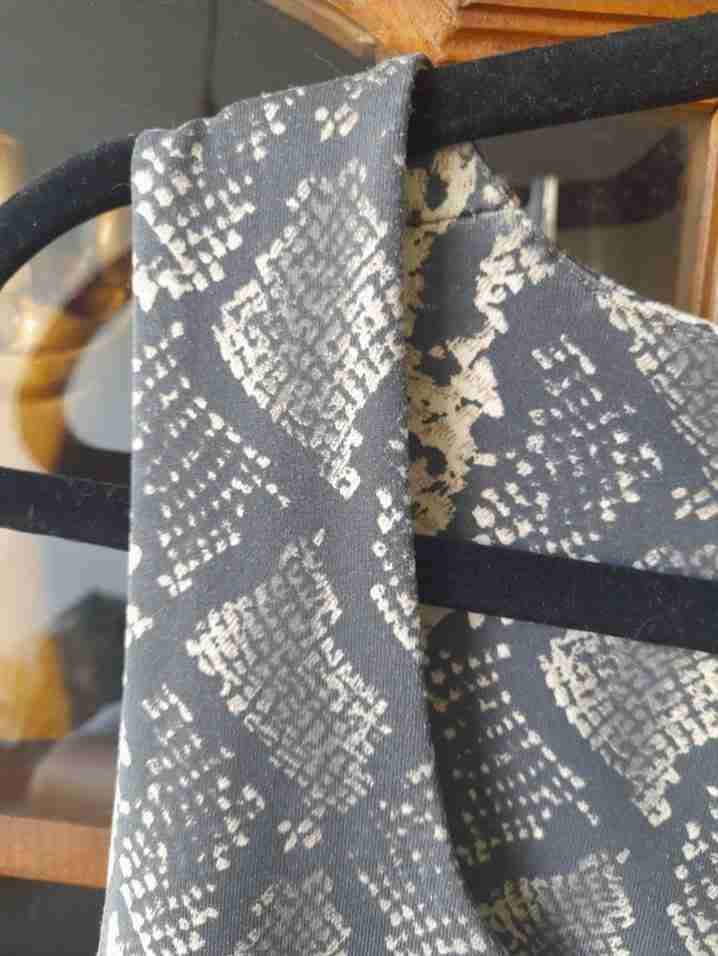 Polera sin mangas estampado animal print - miniatura 6