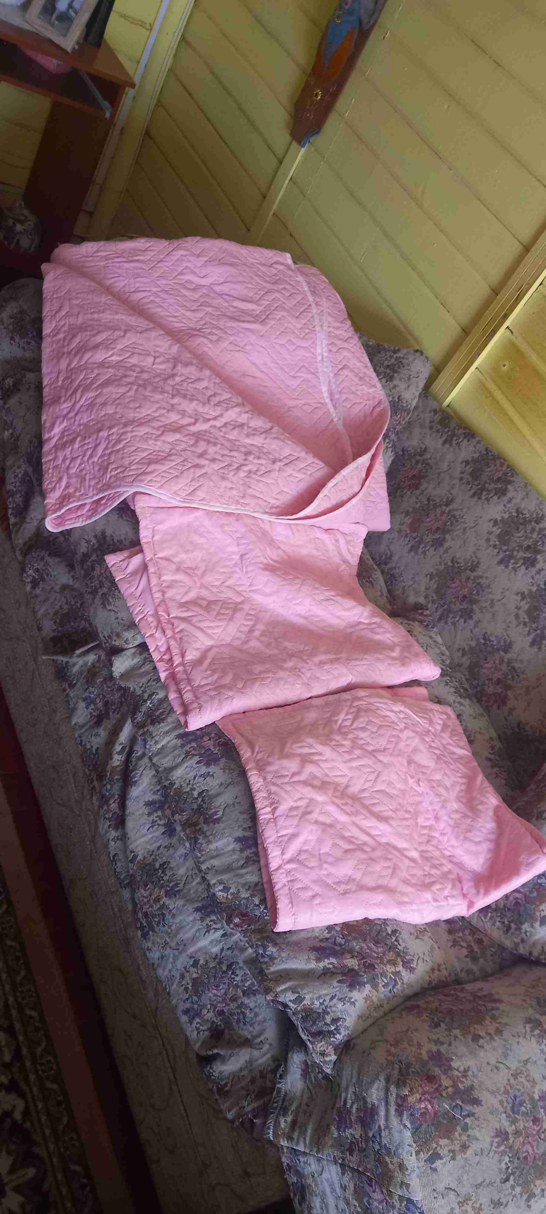 Cubrecama rosado matelasseado