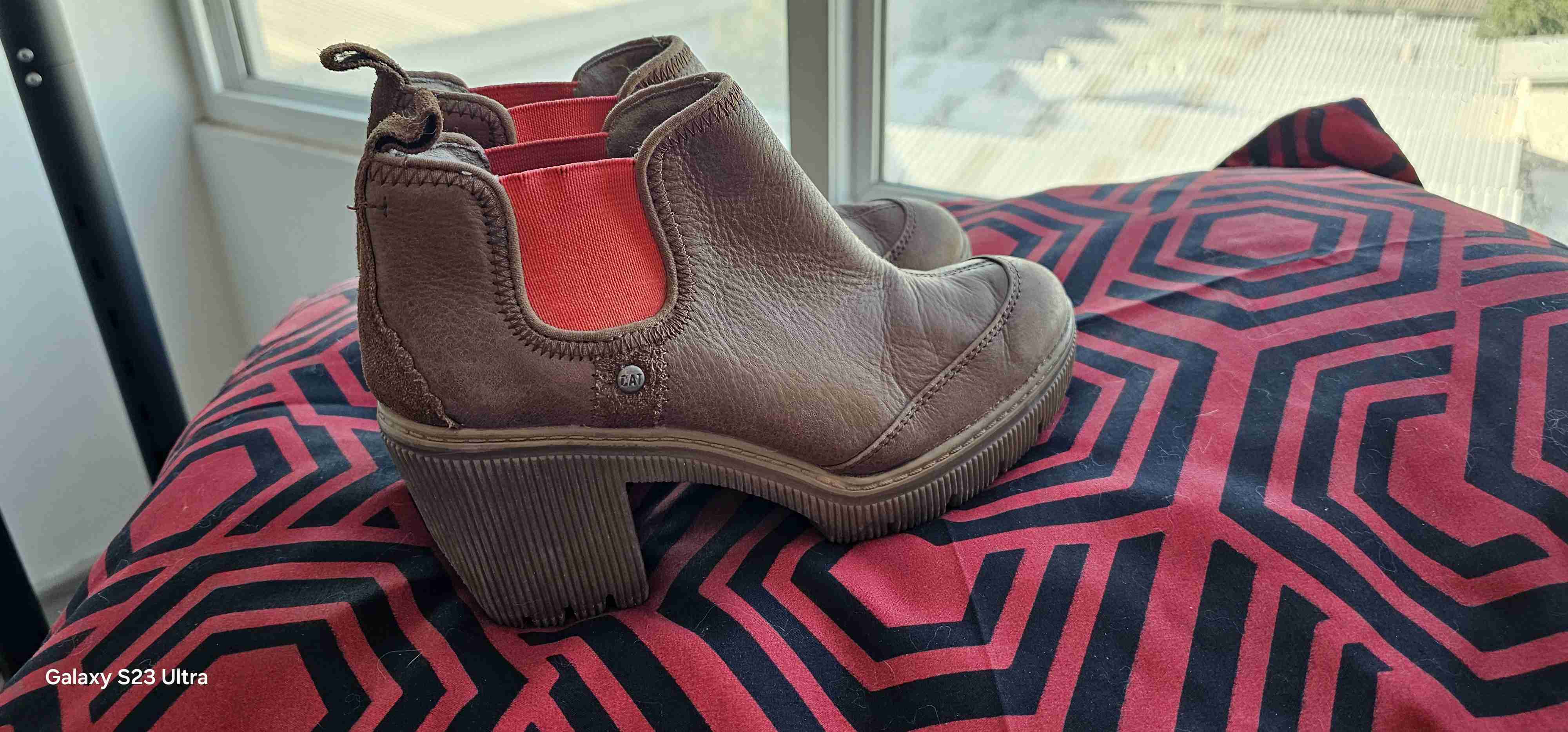 Botines marrones con tacón - miniatura 3