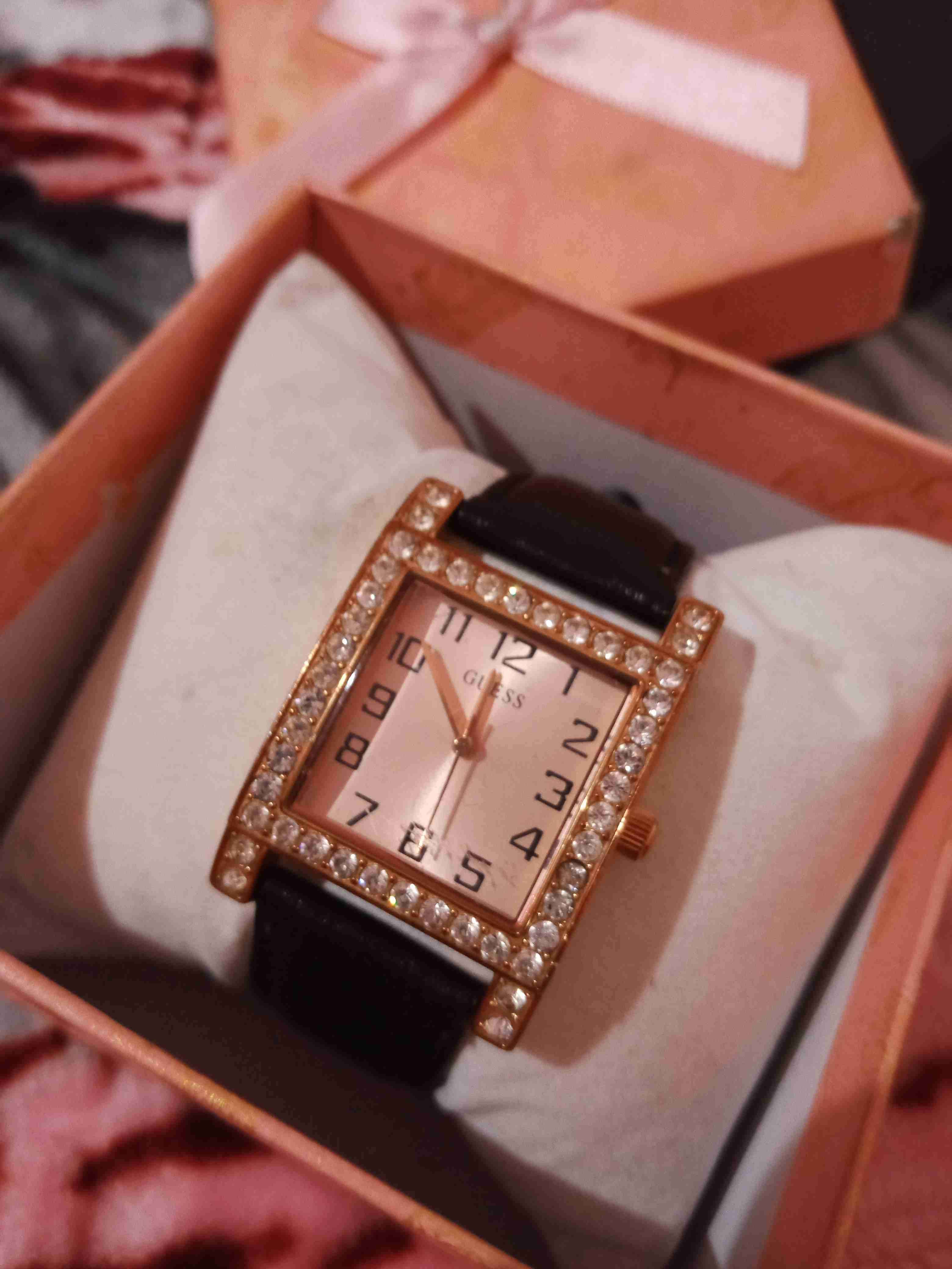 Reloj Guess dorado con cristales - miniatura 2