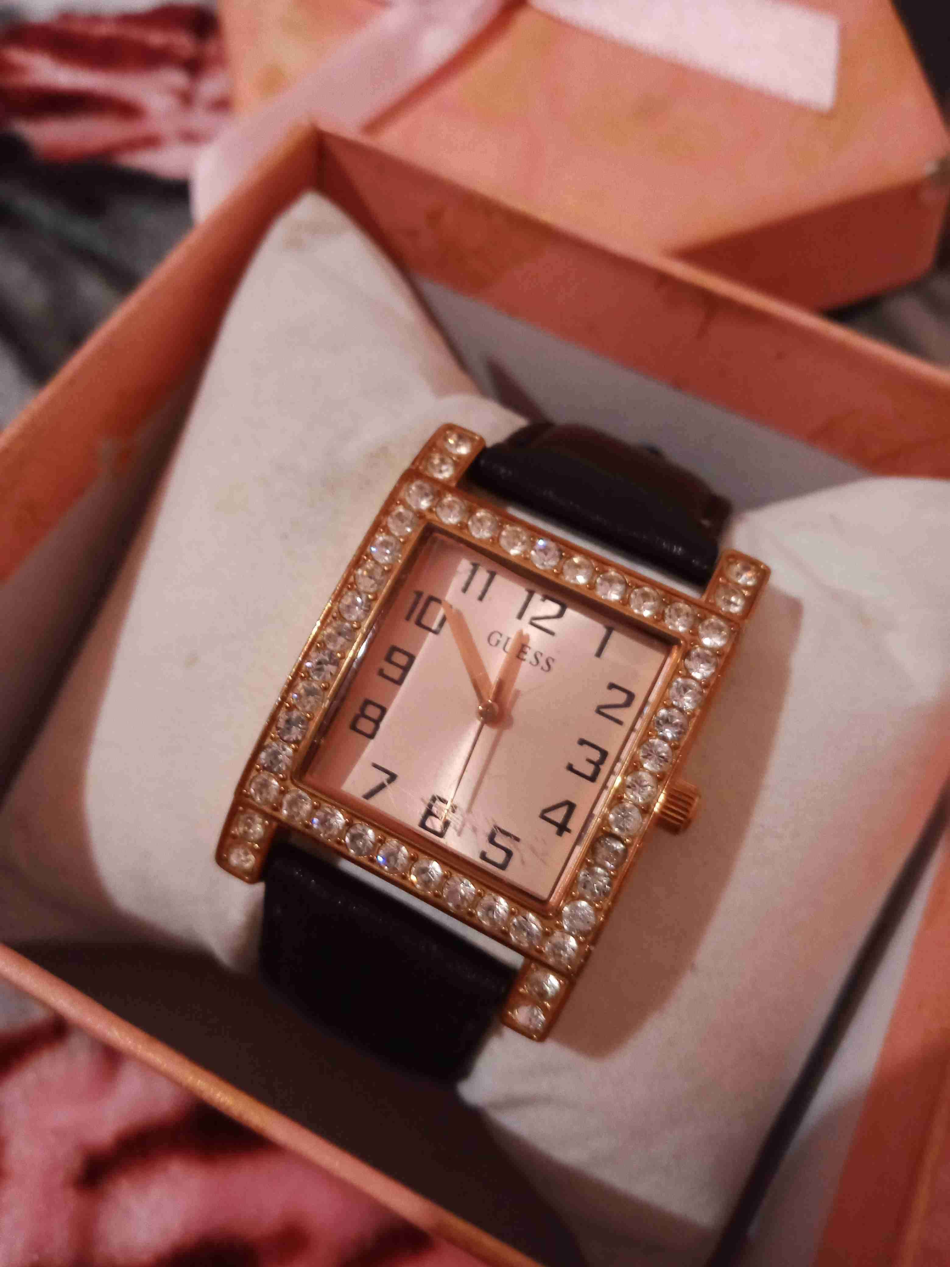 Reloj Guess dorado con cristales - miniatura 3