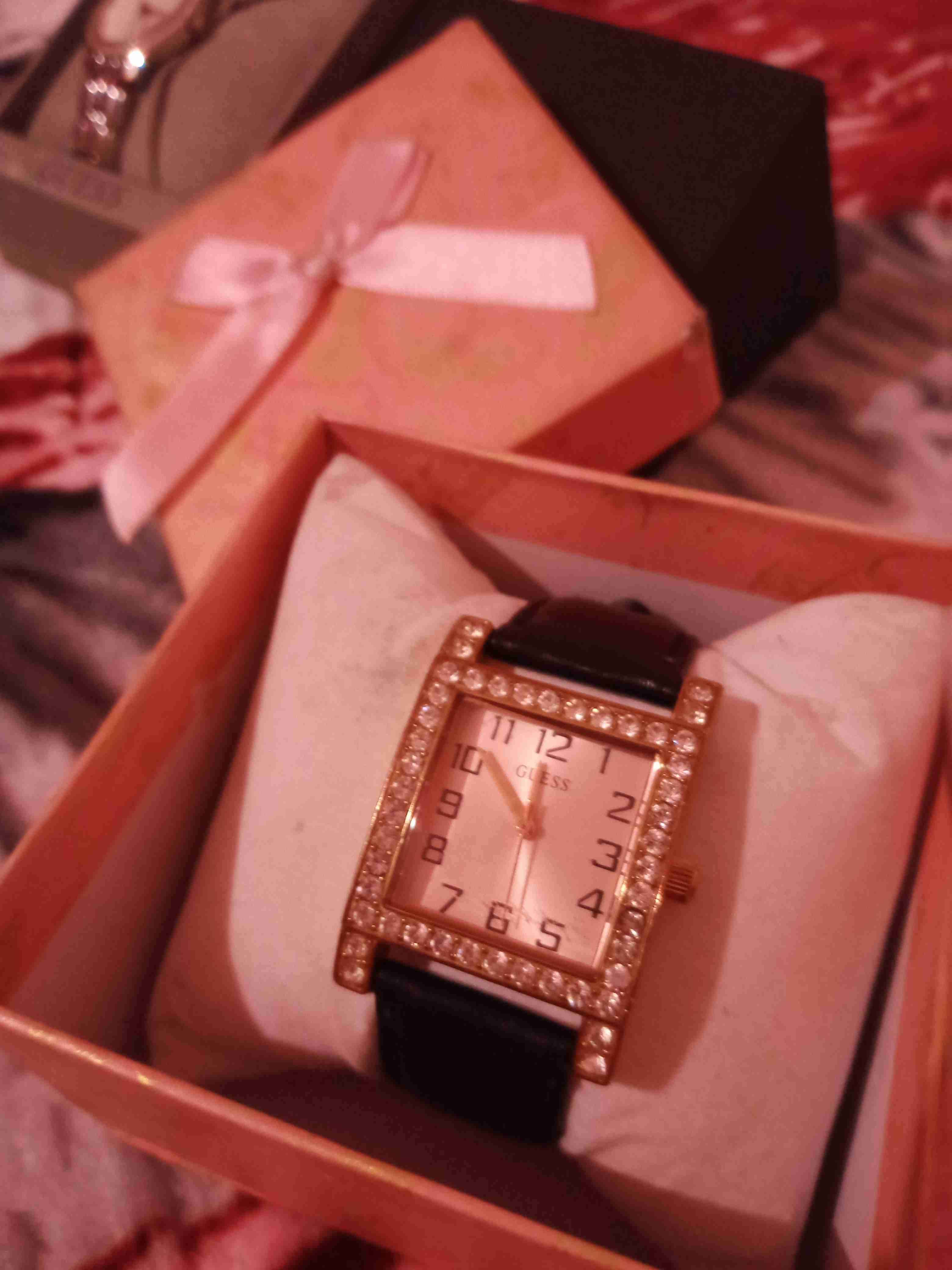 Reloj Guess dorado con cristales - miniatura 4