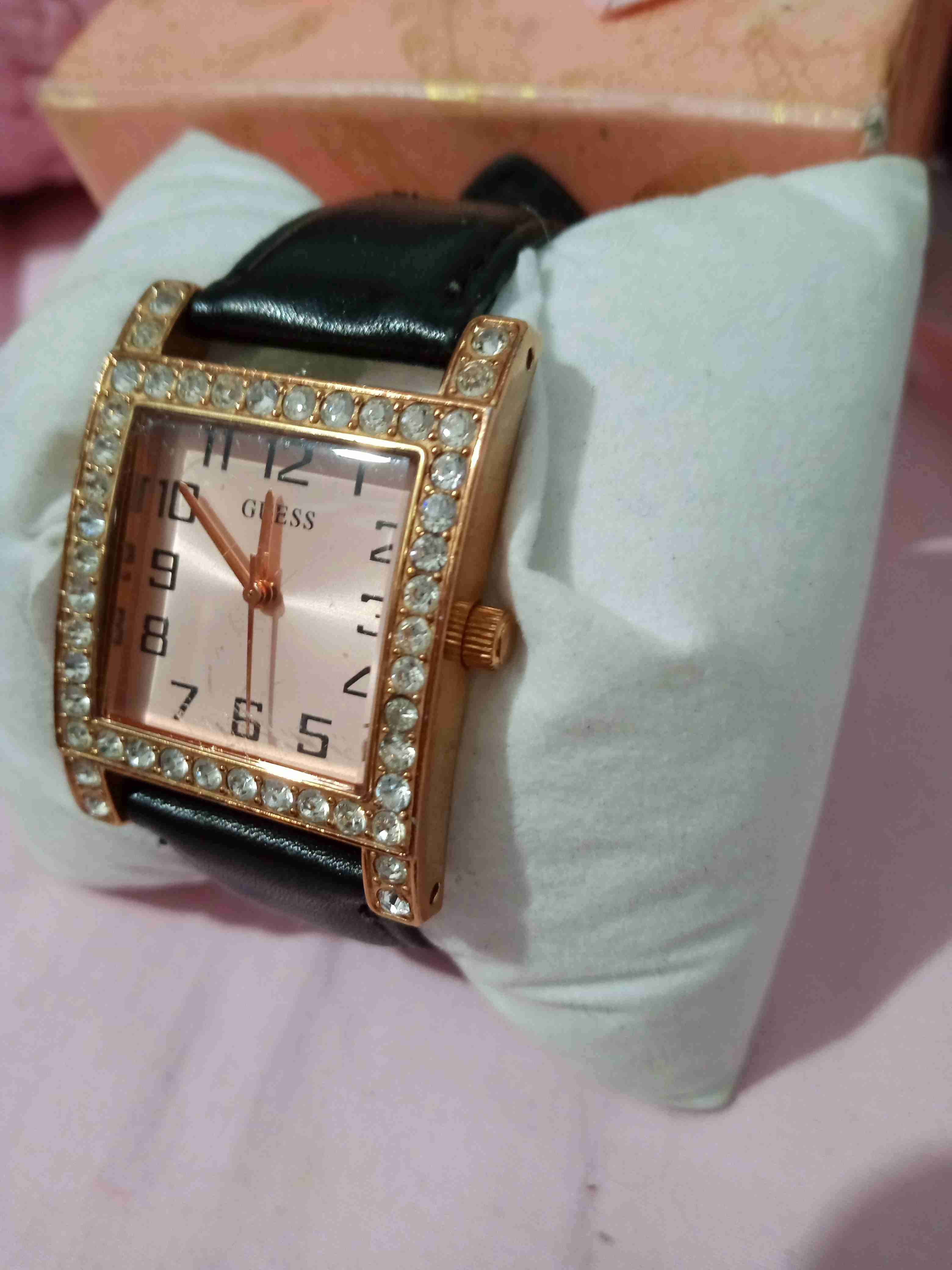 Reloj Guess dorado con cristales - miniatura 5