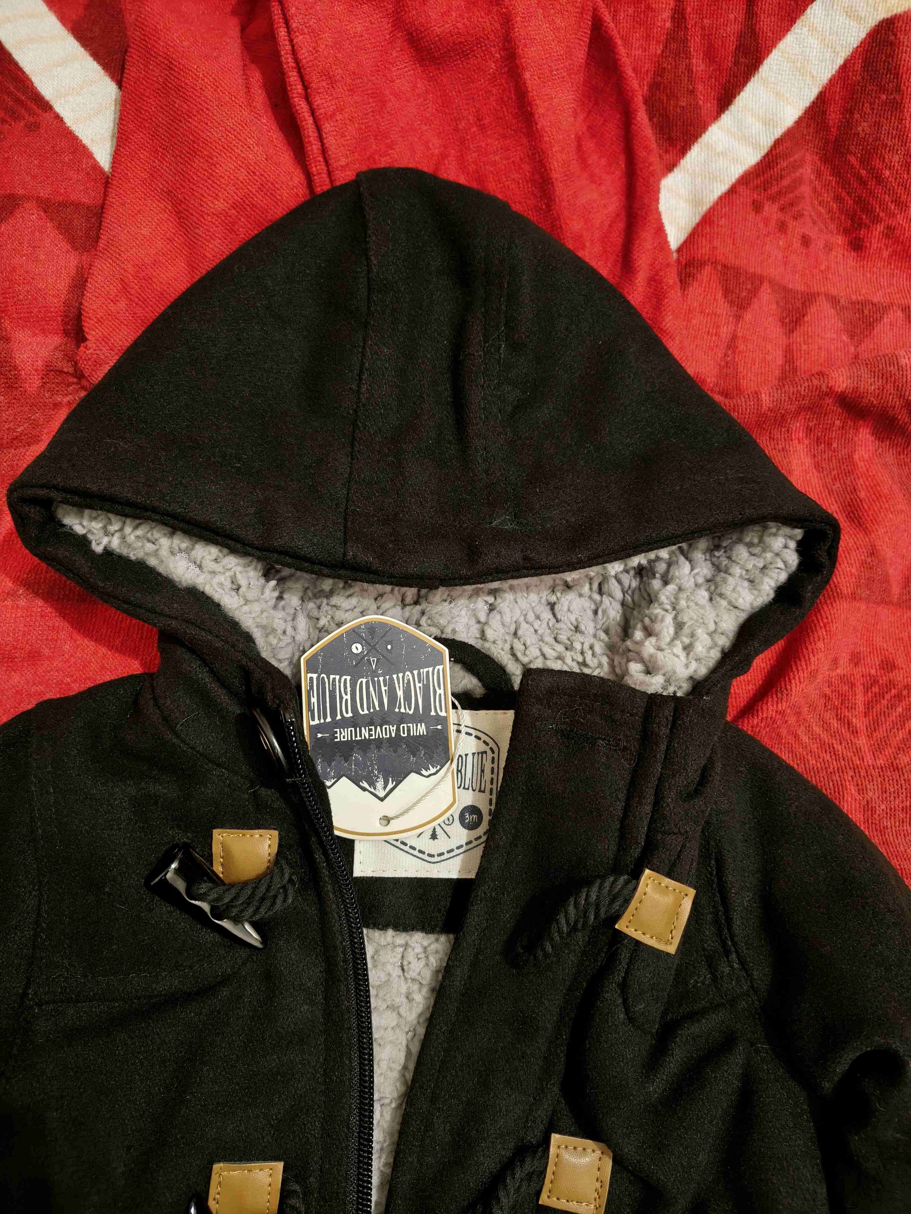 Abrigo talla 3 neses con capucha Black AND Blue