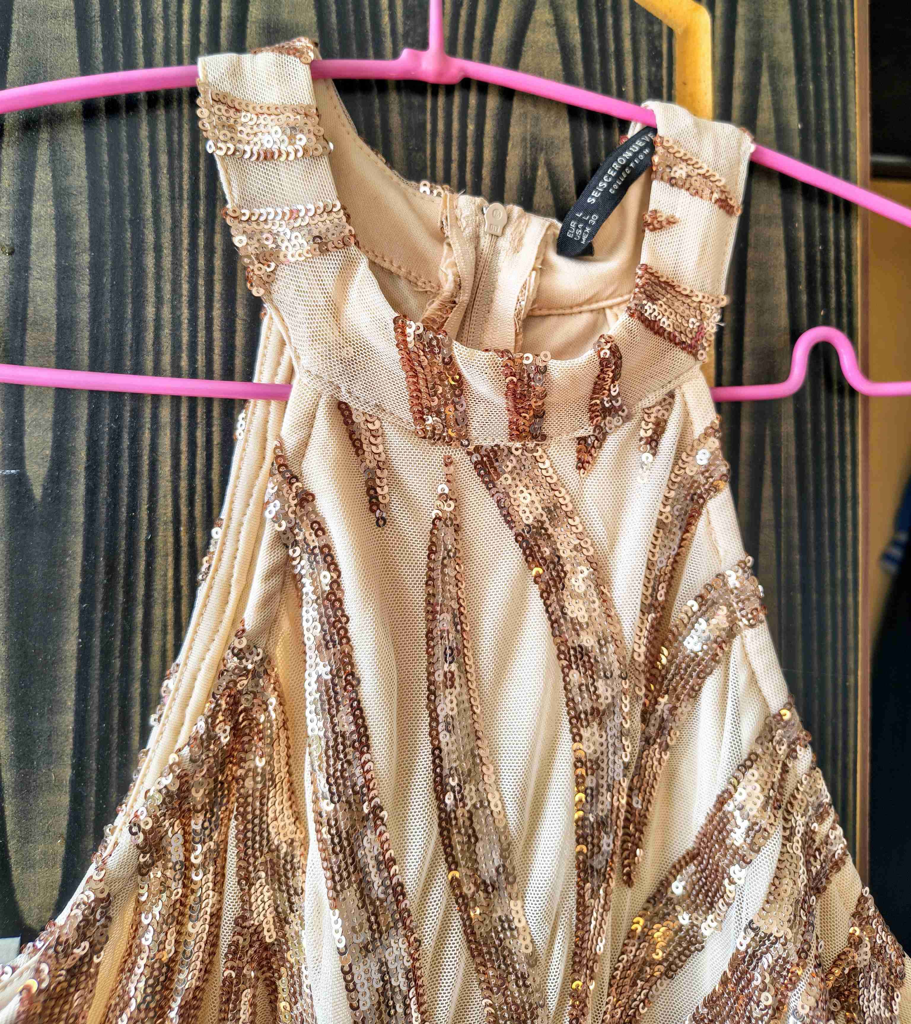 Vestido beige con lentejuelas y blusa lentejuelas - miniatura 2