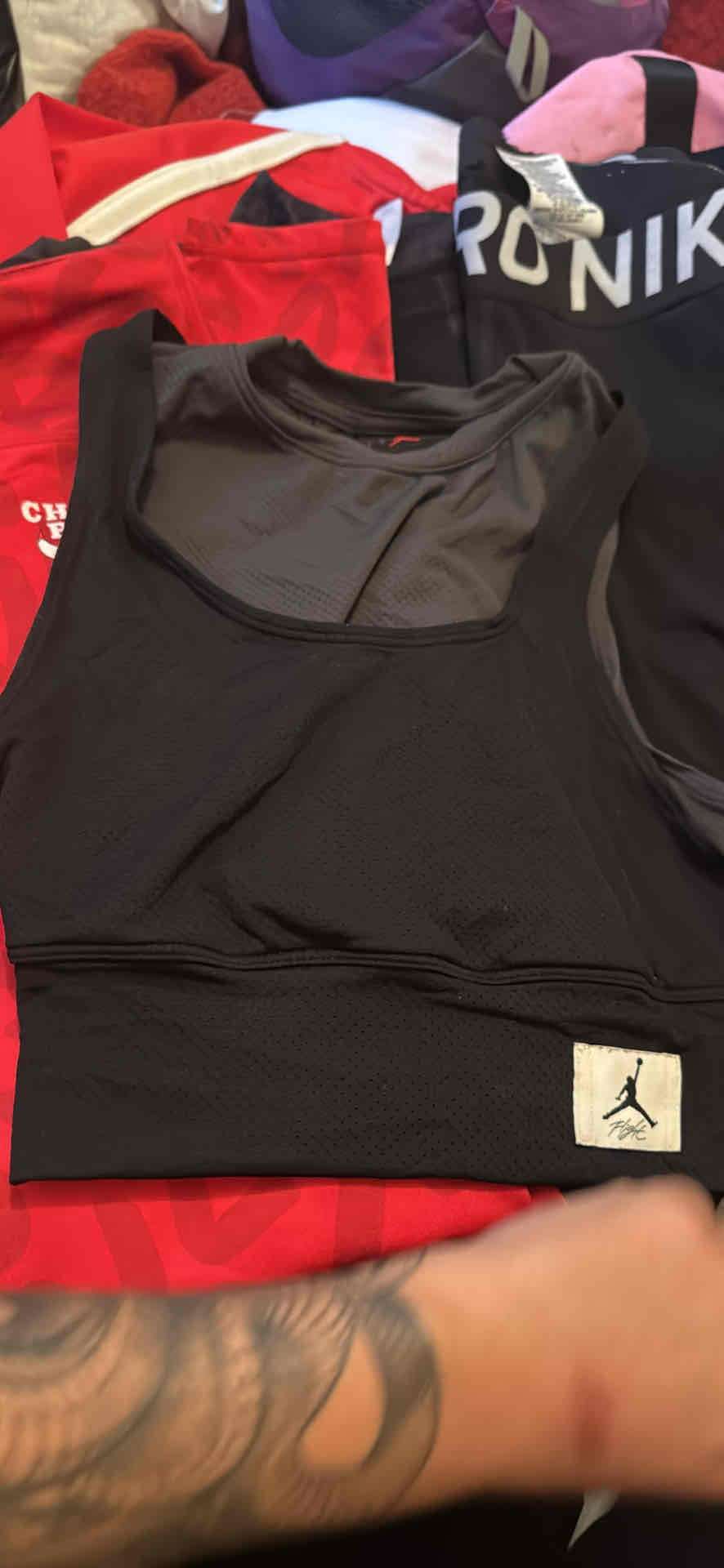 Top deportivo negro Jordan