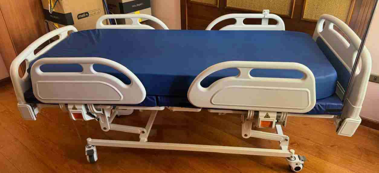 Cama clínica ajustable con ruedas - miniatura 3