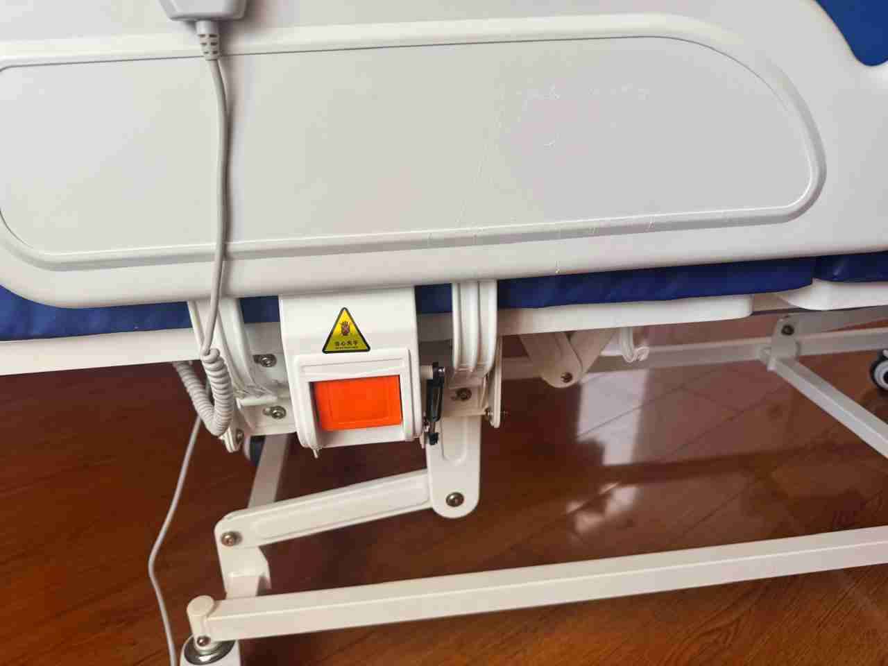 Cama clínica ajustable con ruedas - miniatura 4