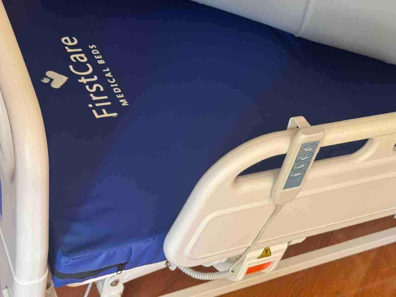 Cama clínica ajustable con ruedas - miniatura 5