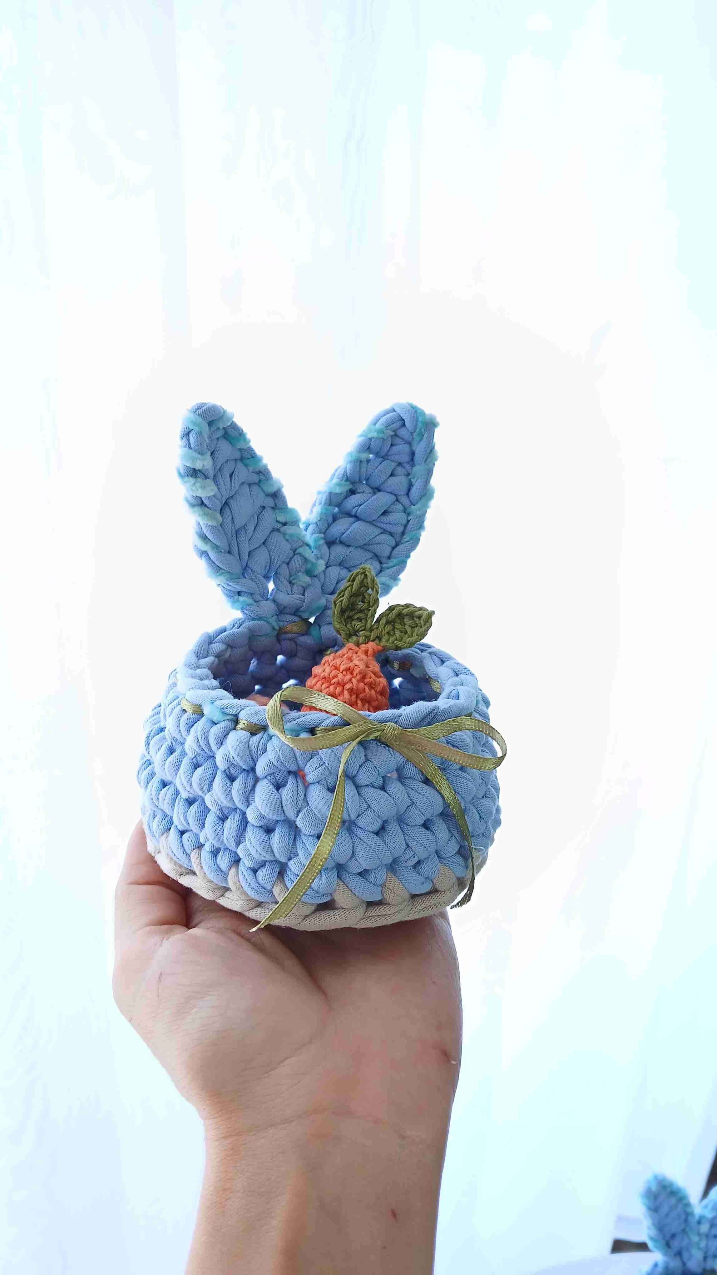 Canastos con orejas de conejo de pascua - 4