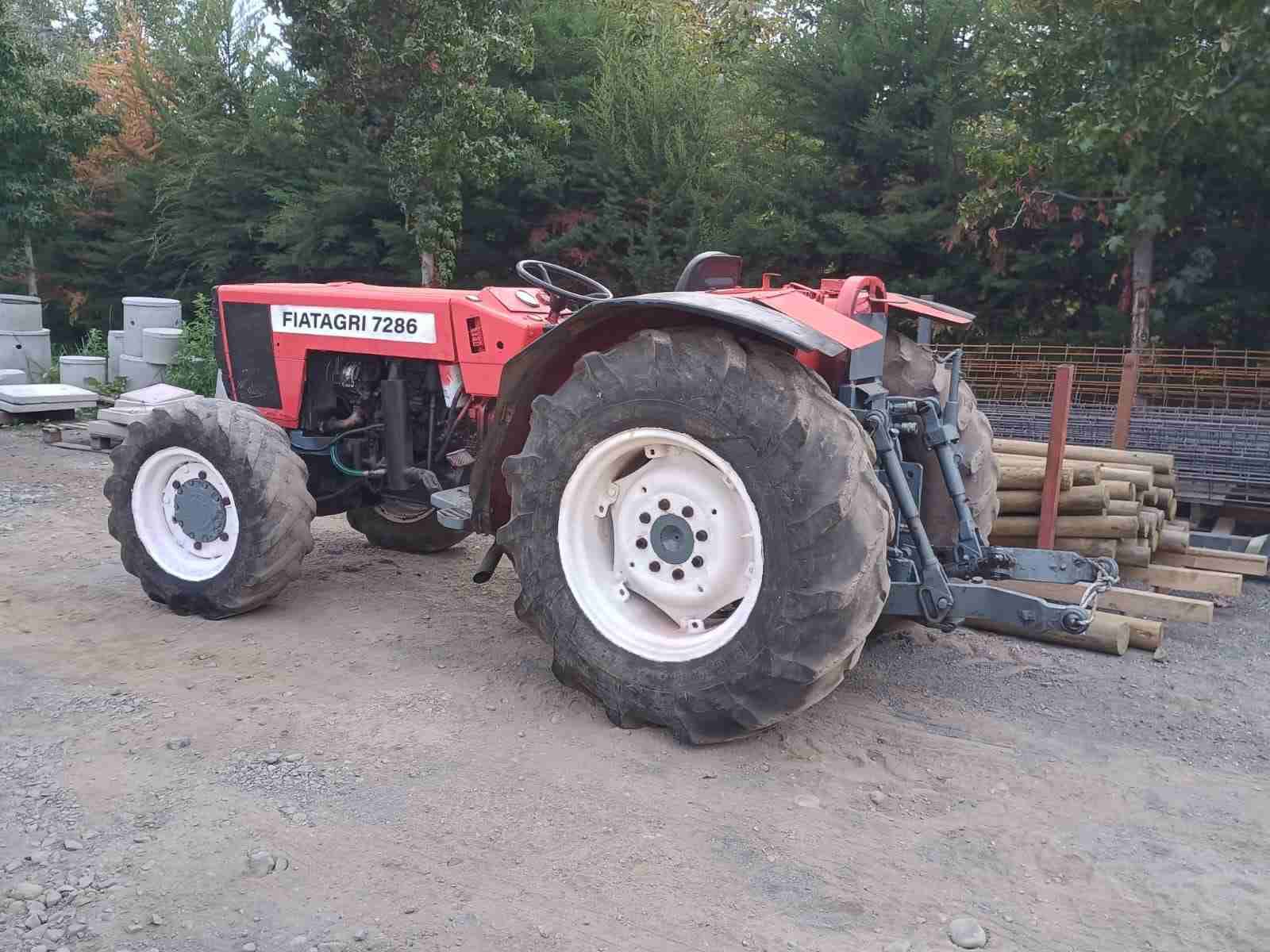 Tractor Fiatagri 7286 rojo - 2