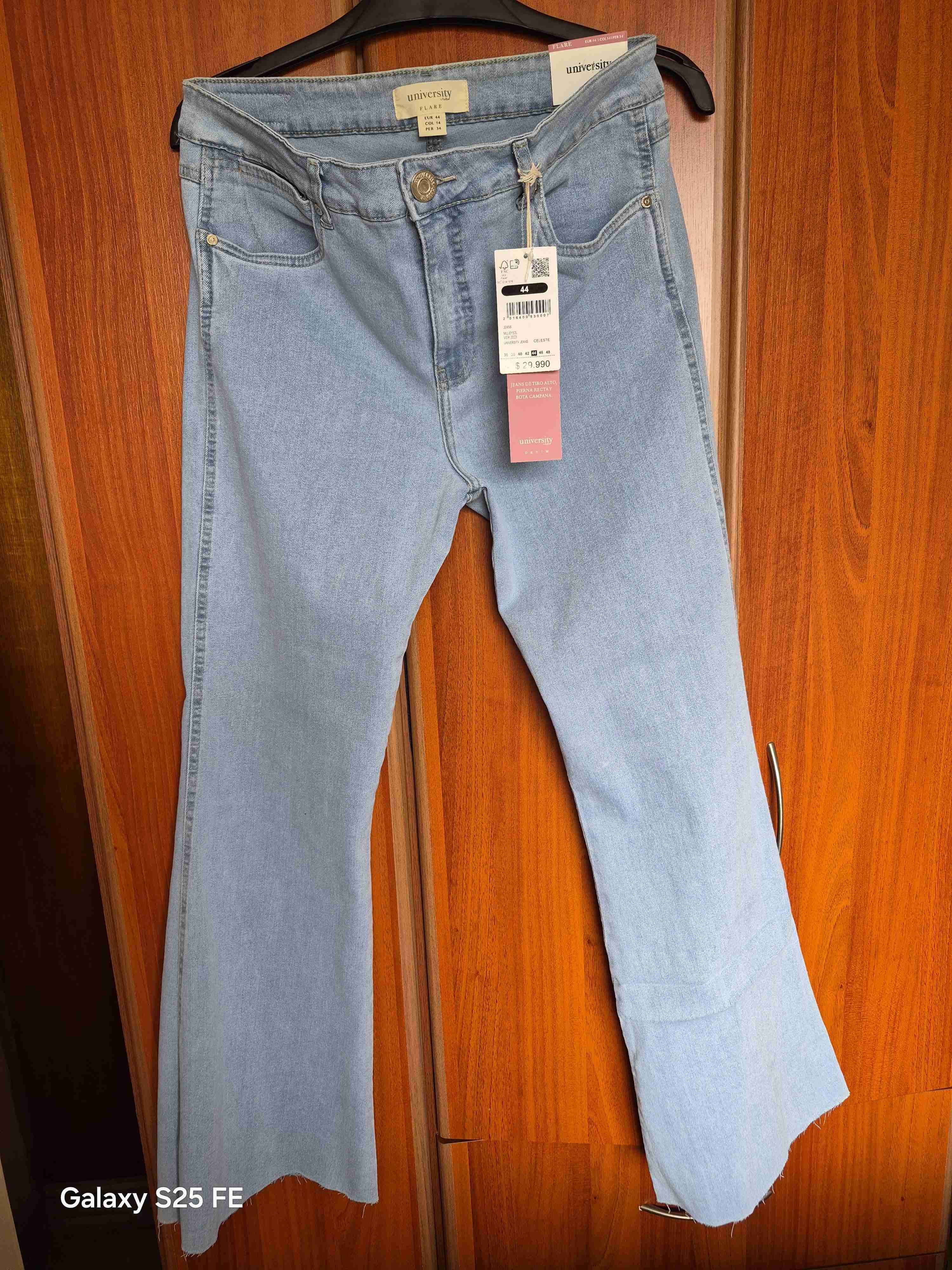 Jeans de mujer estilo flare - miniatura 2