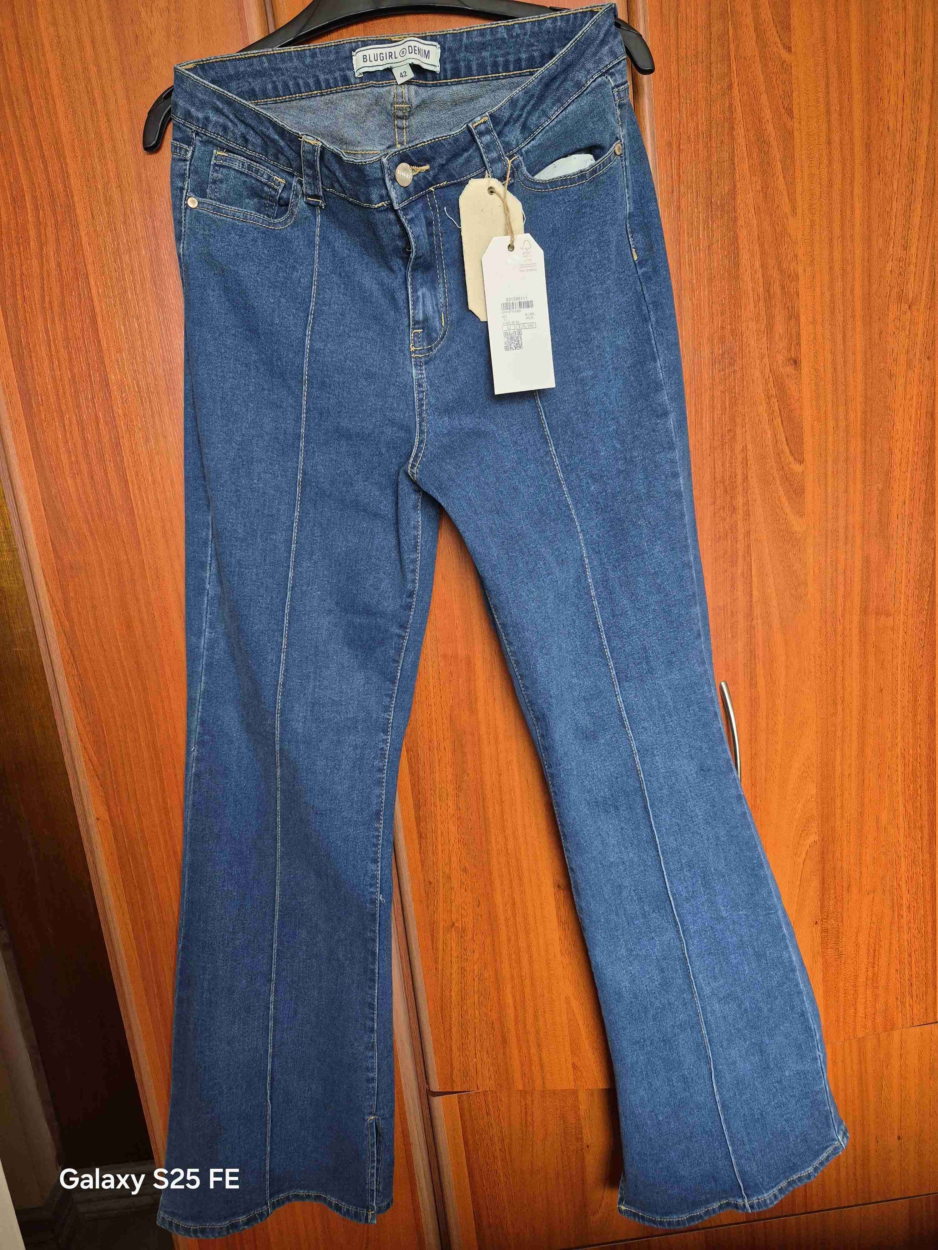 Jeans azul estilo flare - miniatura 2
