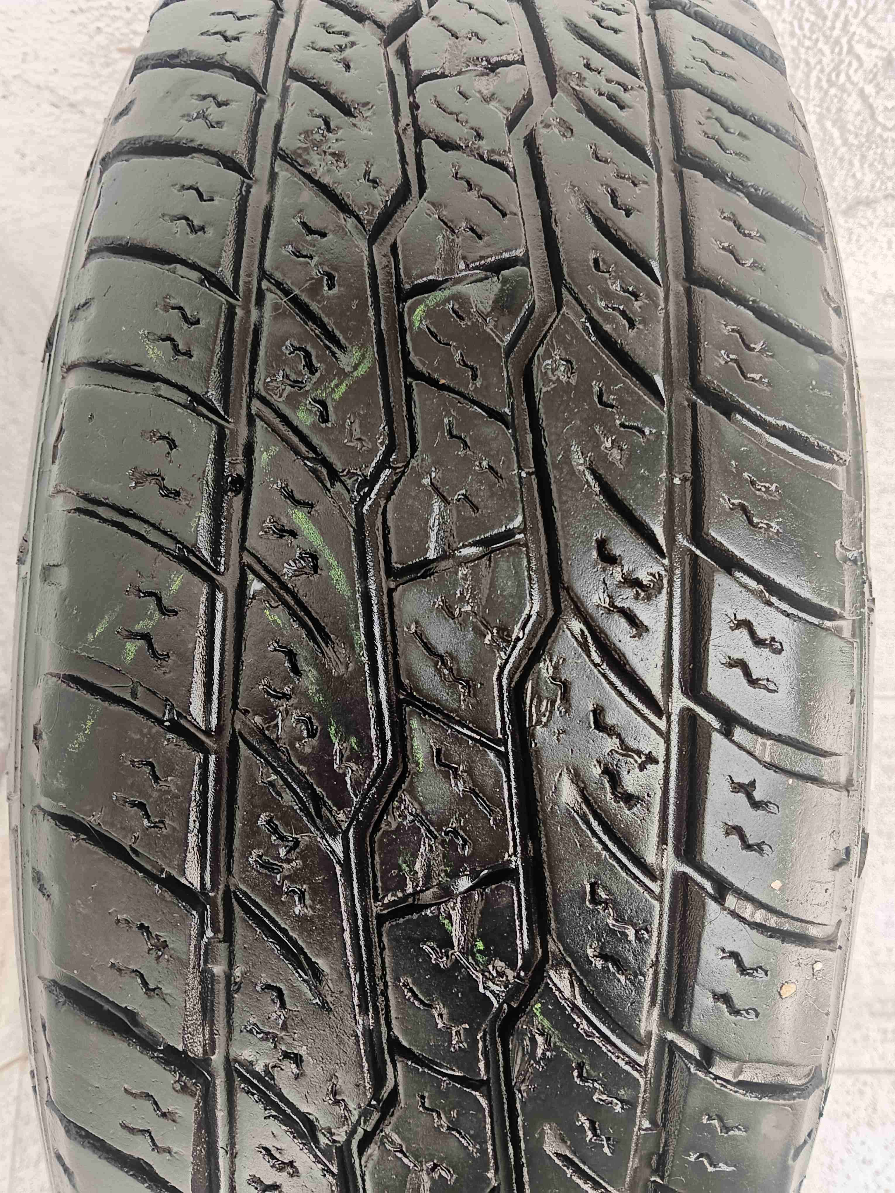 Llanta aro 15  con neumático usado - miniatura 3