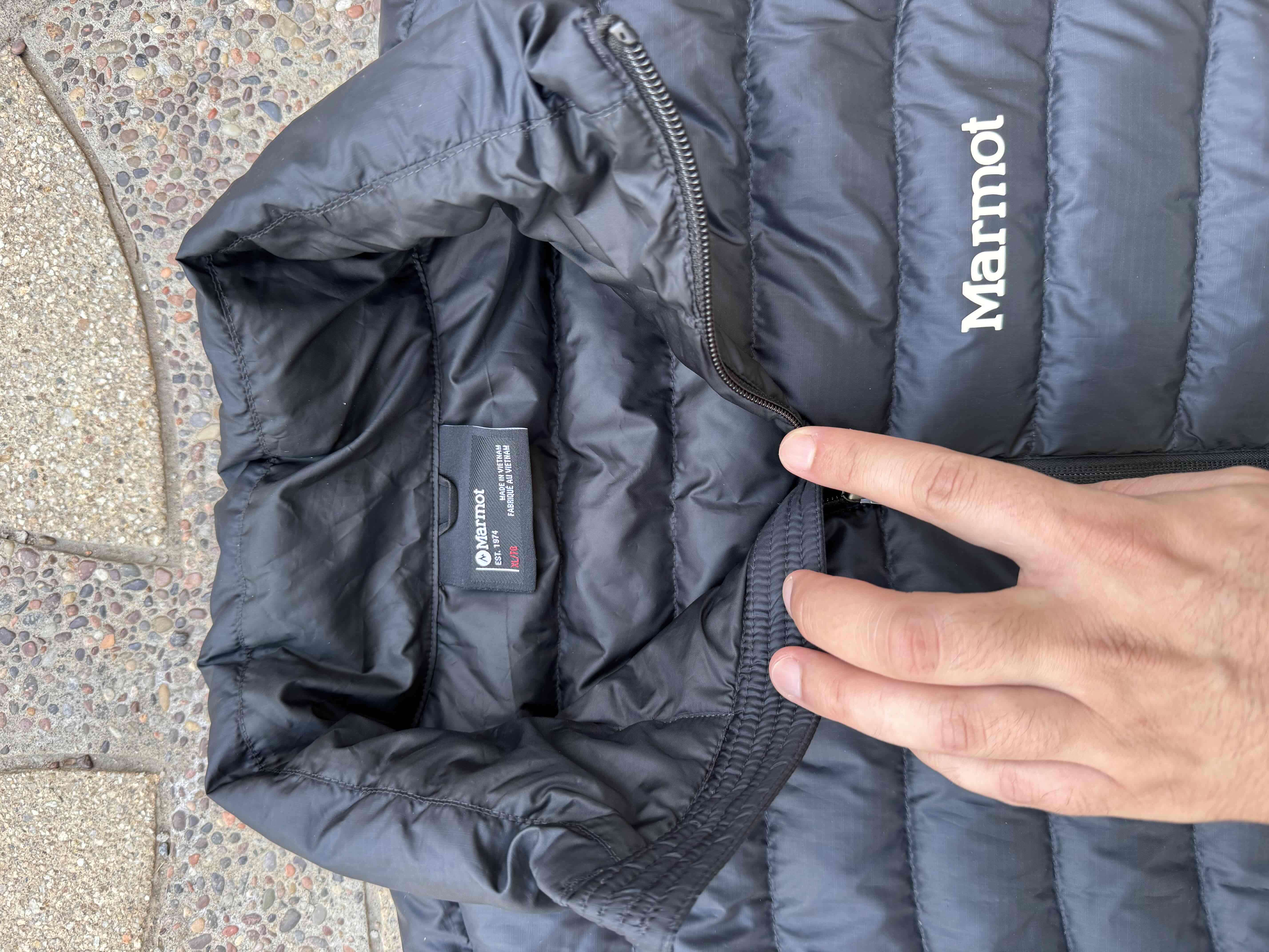 Chaqueta acolchada negra Marmot - miniatura 2