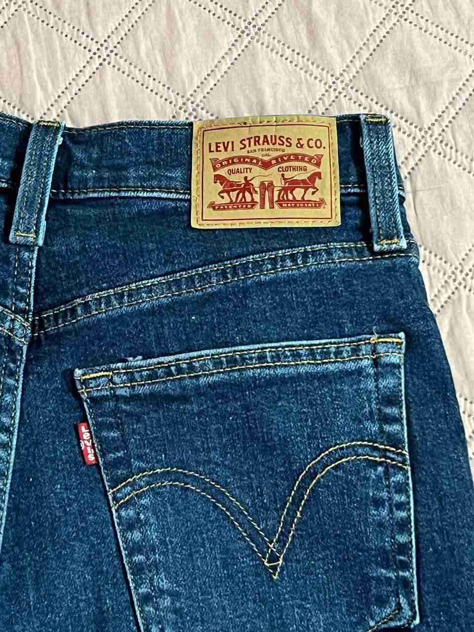 Jeans azules de mujer - miniatura 3