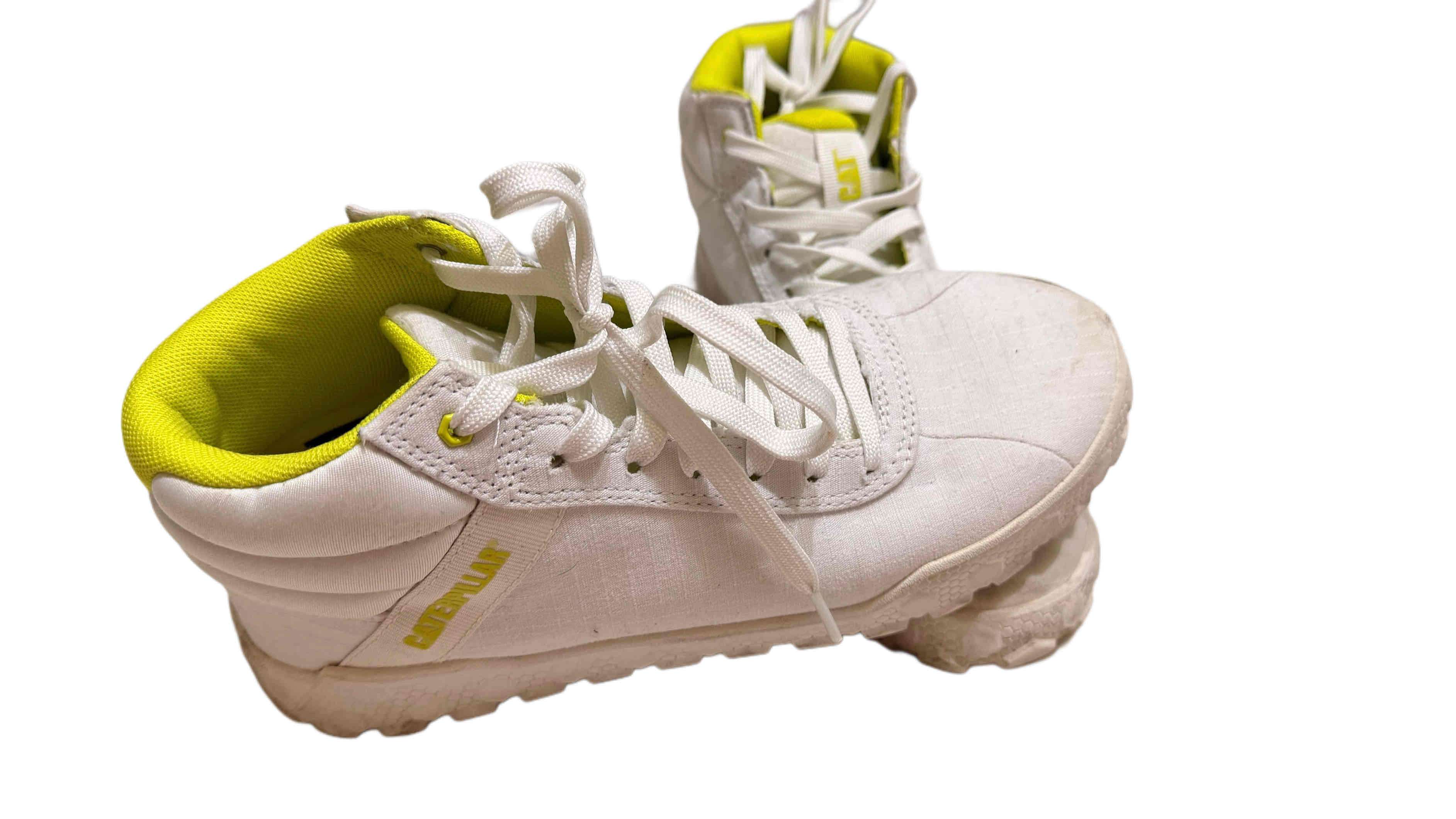 Zapatillas blancas con detalles amarillos - miniatura 4