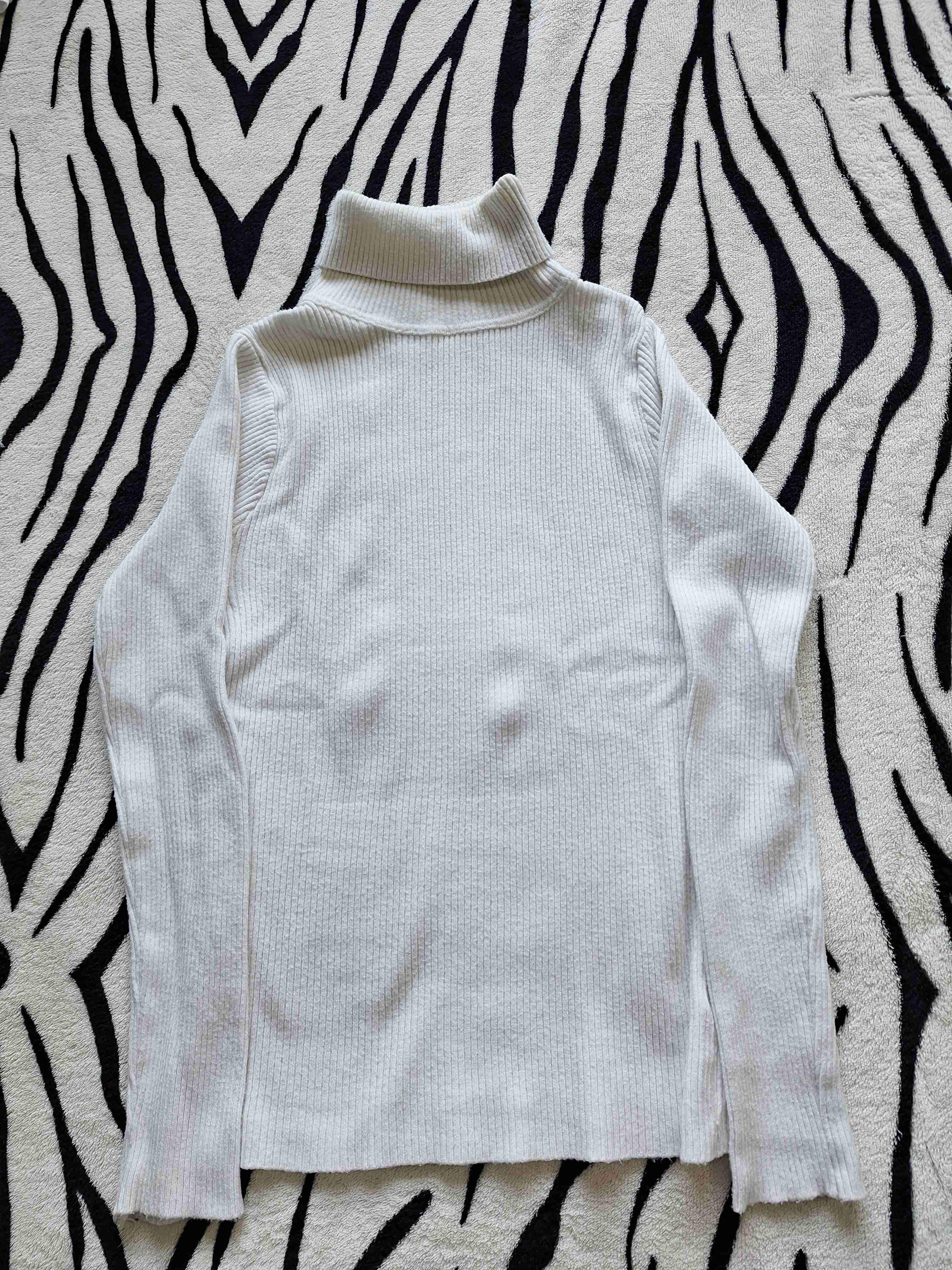 Polera blanca cuello alto