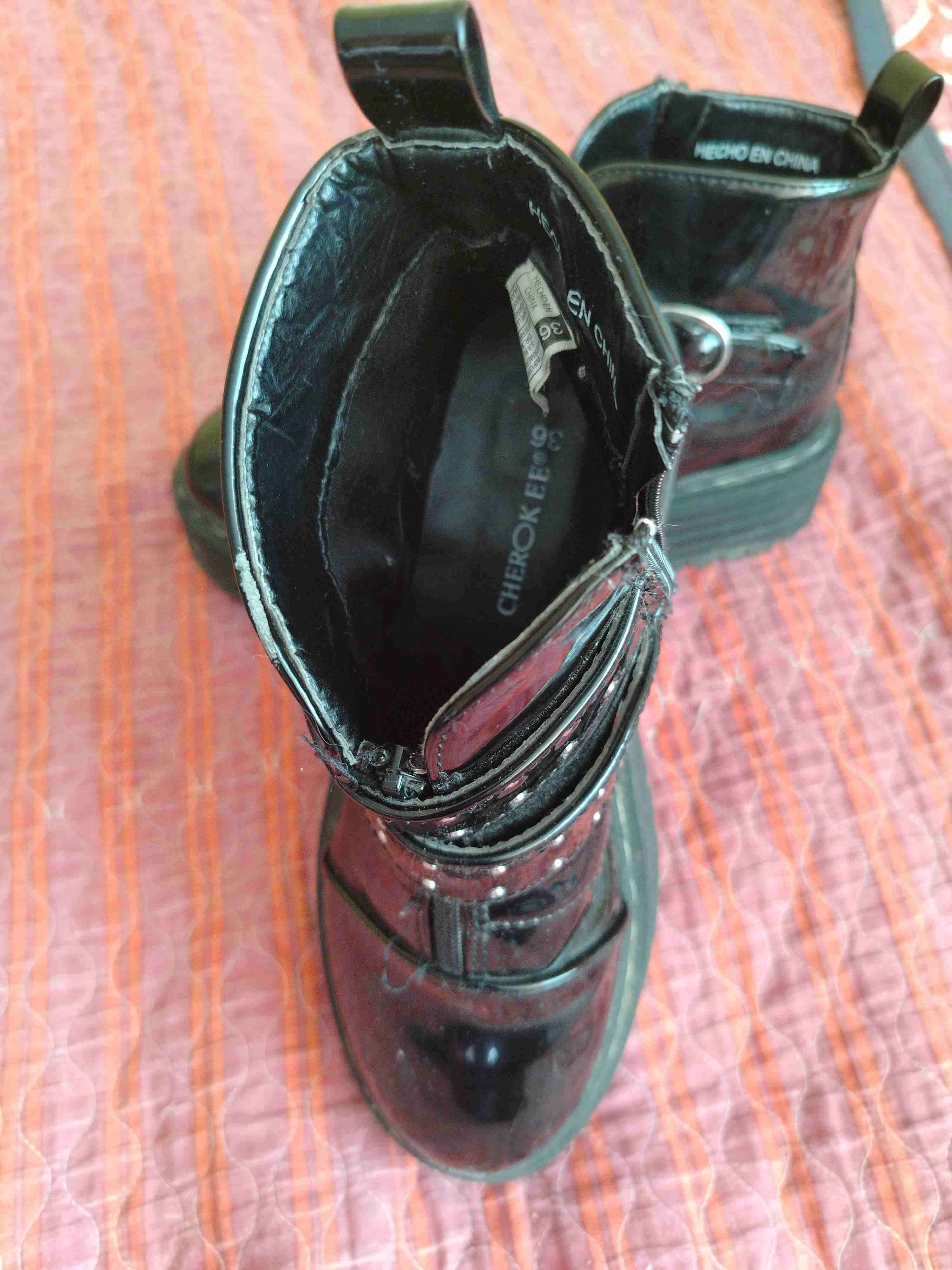 Botines negros con hebillas - 4