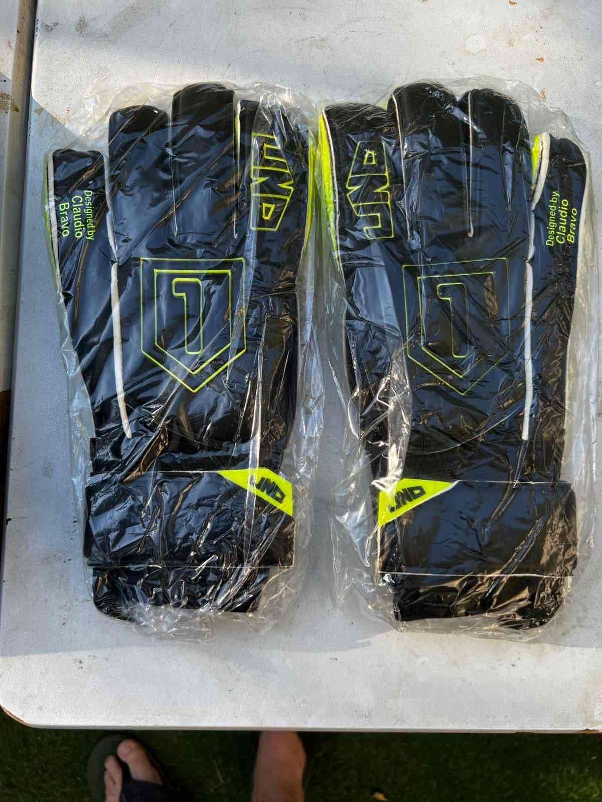 Guantes de Arquero Uno Claudio Bravo