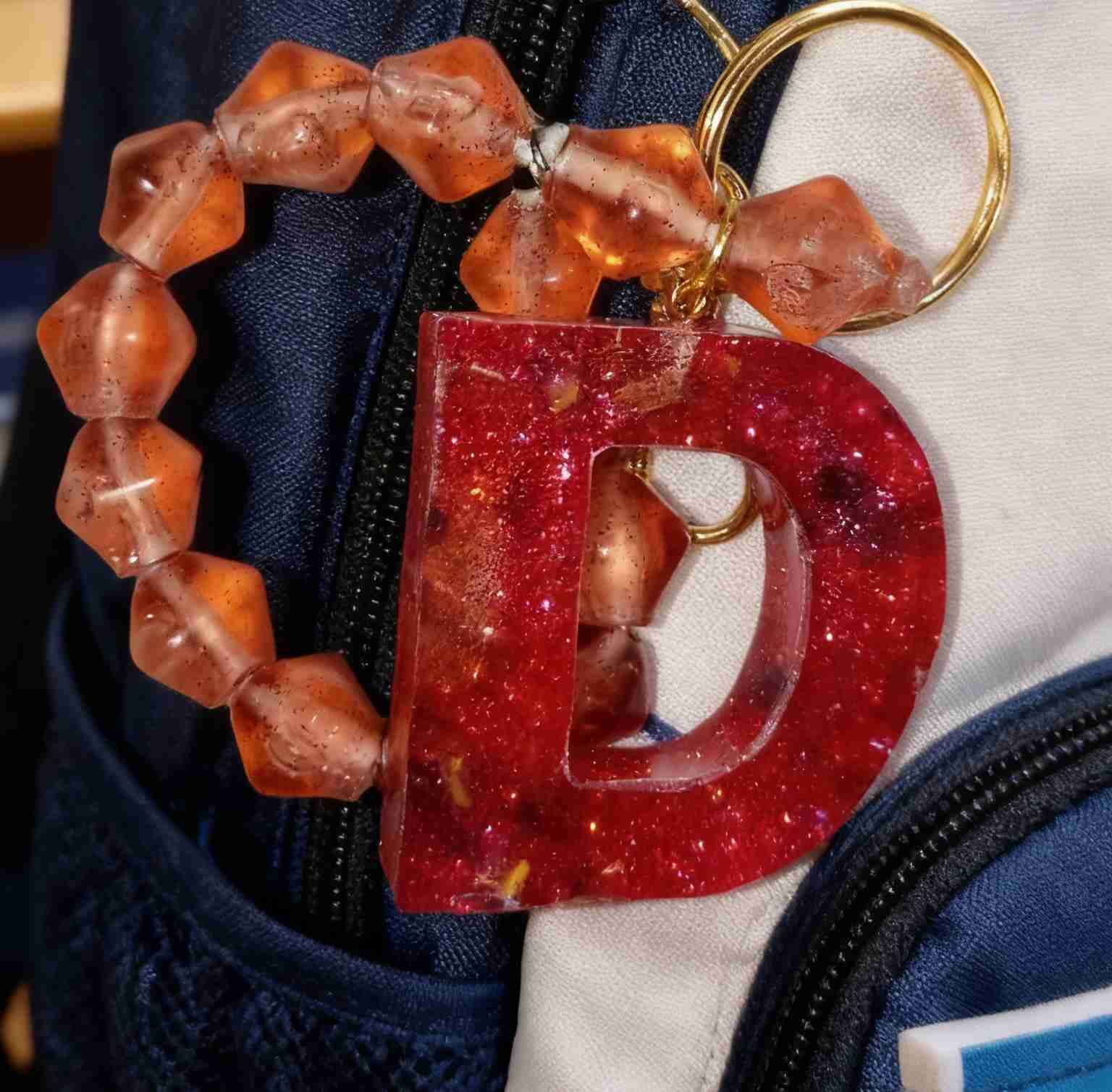 Llavero con letra D brillante - 2