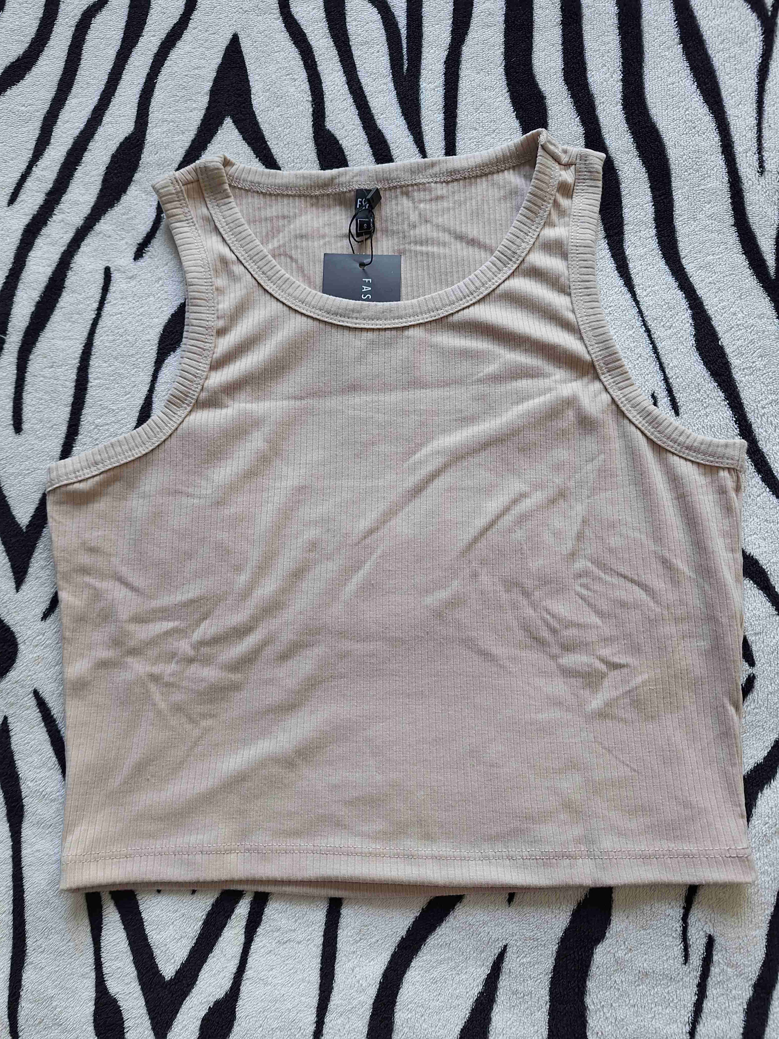 Polera sin mangas beige